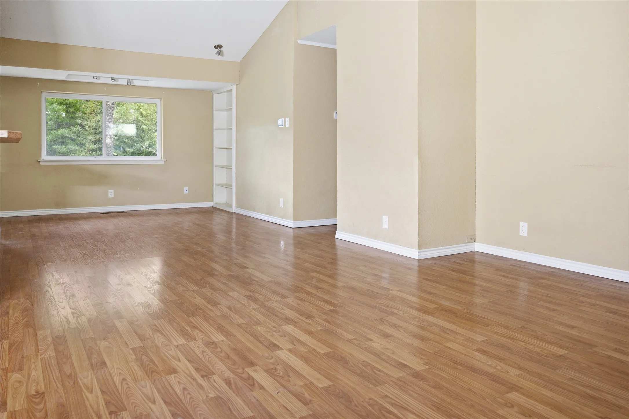 You can create several options in this space with 2nd living, 2nd dining, or a even a play area.