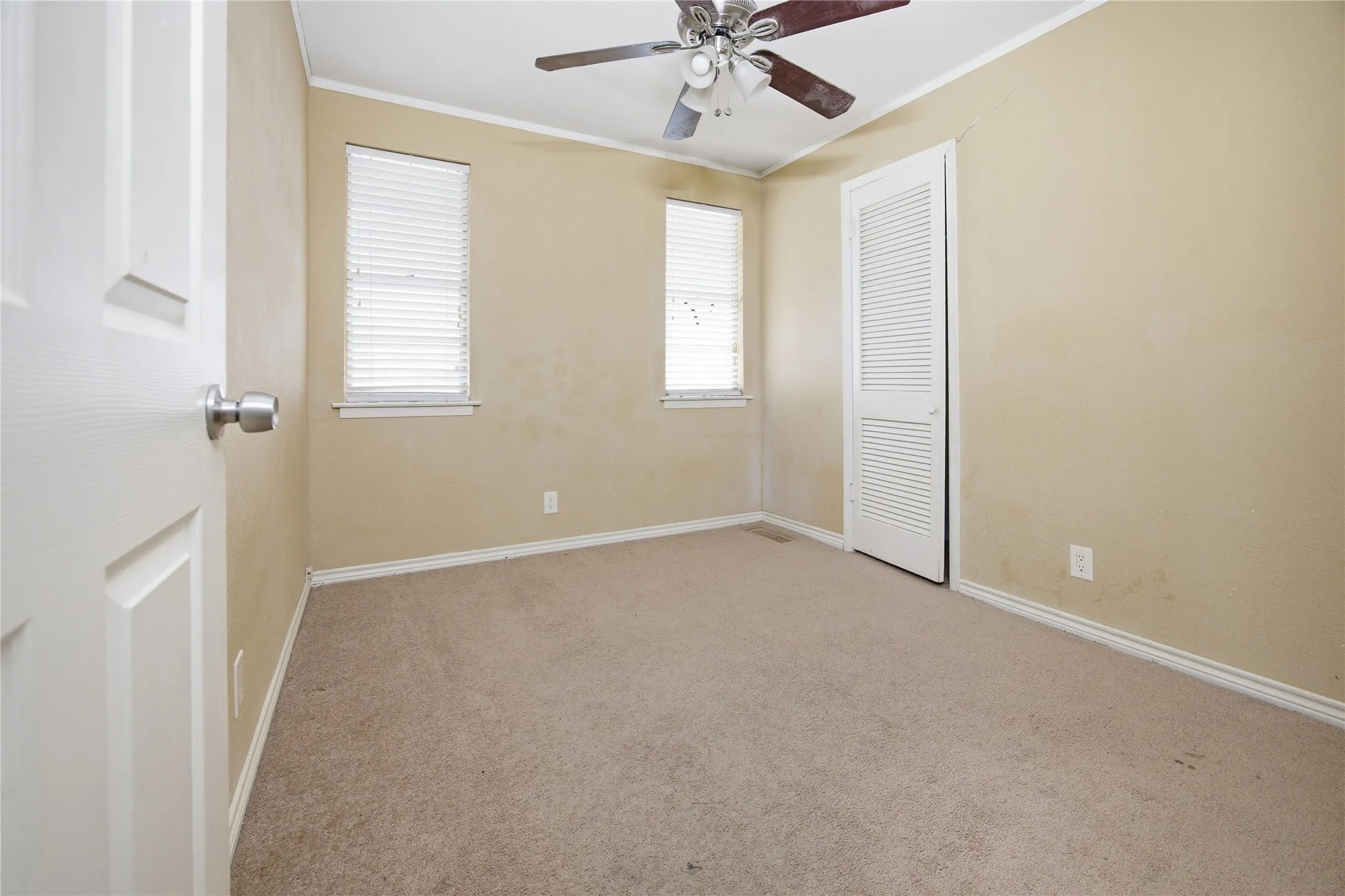 Single Family Residence For Sale in Dallas County , 3614 Windsor Street, Irving, Texas 75062, 3 Bedroom, 2 Bathroom, 2 Garage spaces, 1,314 Sqft, built in 1960, Preowned, mls#21218356, Real Estate Agent in Irving, Homes For Sale in Dallas county, Homes For Sale in Irving, Realtor in Irving Texas, Real Estate Brokerage Independent Realty Texas, Luminita Cordes Realtor