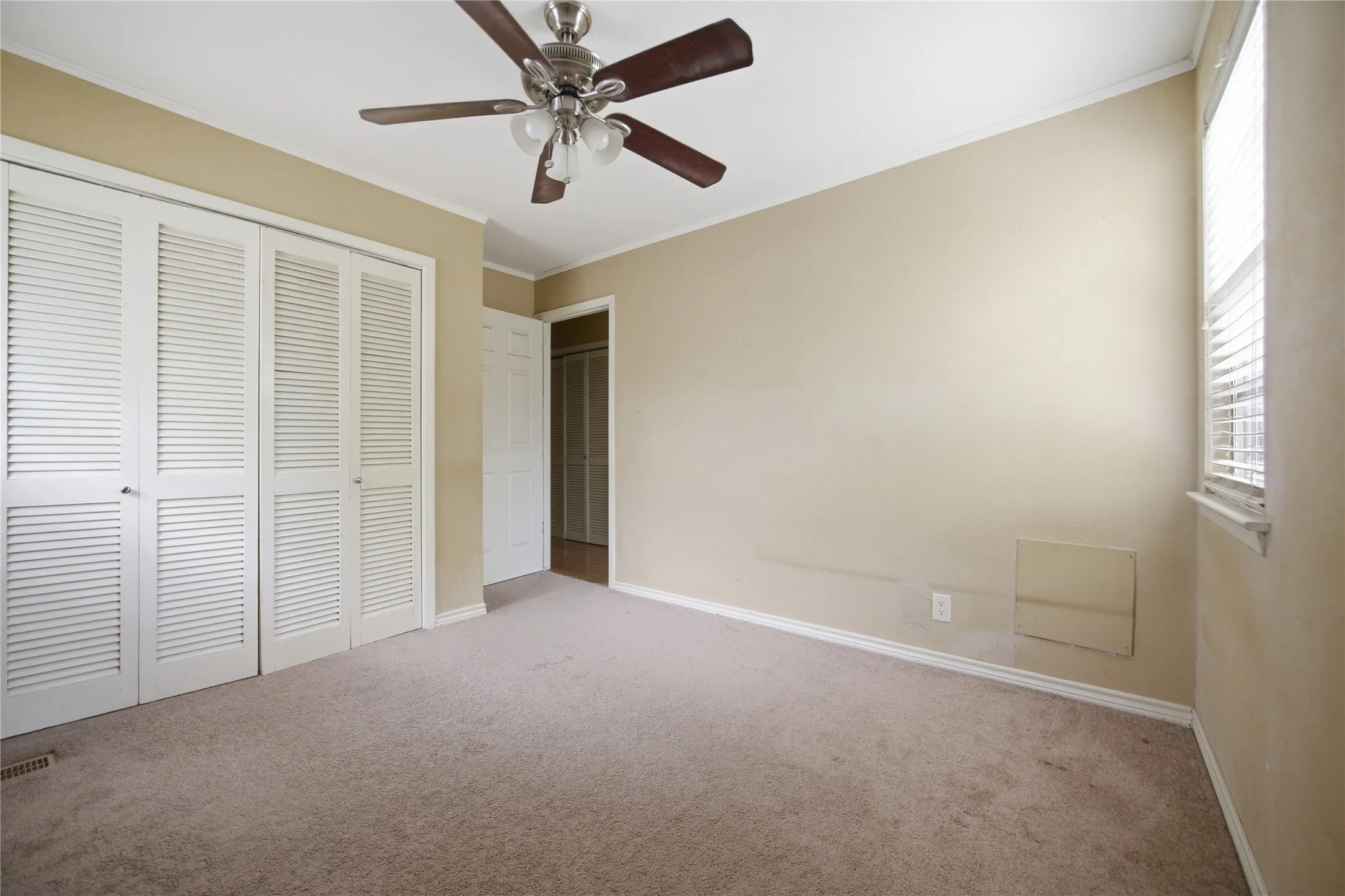 Single Family Residence For Sale in Dallas County , 3614 Windsor Street, Irving, Texas 75062, 3 Bedroom, 2 Bathroom, 2 Garage spaces, 1,314 Sqft, built in 1960, Preowned, mls#21218356, Real Estate Agent in Irving, Homes For Sale in Dallas county, Homes For Sale in Irving, Realtor in Irving Texas, Real Estate Brokerage Independent Realty Texas, Luminita Cordes Realtor