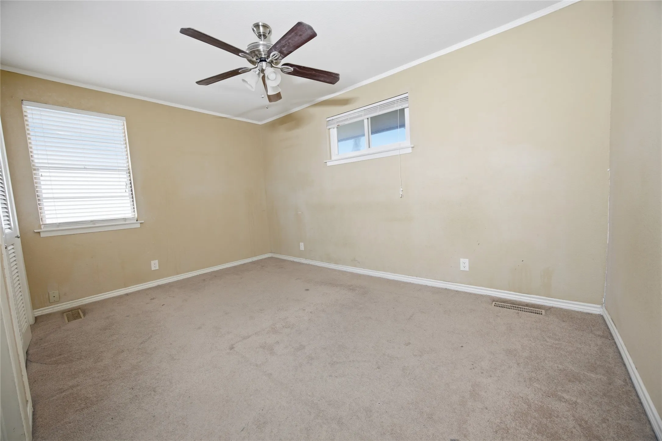 Single Family Residence For Sale in Dallas County , 3614 Windsor Street, Irving, Texas 75062, 3 Bedroom, 2 Bathroom, 2 Garage spaces, 1,314 Sqft, built in 1960, Preowned, mls#21218356, Real Estate Agent in Irving, Homes For Sale in Dallas county, Homes For Sale in Irving, Realtor in Irving Texas, Real Estate Brokerage Independent Realty Texas, Luminita Cordes Realtor