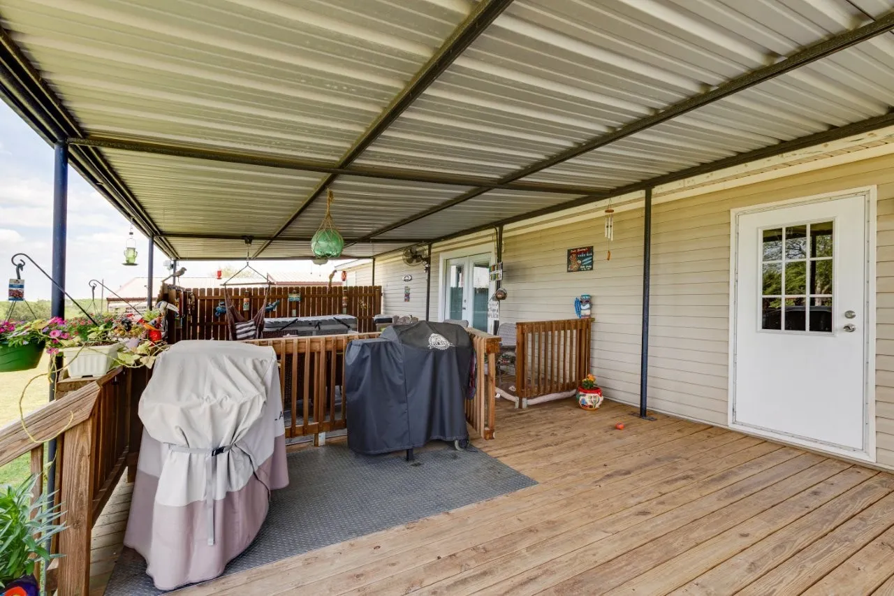 Mobile Home For Sale in Ellis County , 4880 WHITEHEAD Road, Midlothian, Texas 76065, 3 Bedroom, 2 Bathroom, Garage spaces, 1,664 Sqft, built in 2000, mls#21225449, Real Estate Agent in Midlothian, Homes For Sale in Ellis county, Homes For Sale in Midlothian, Realtor in Midlothian Texas, Real Estate Brokerage Independent Realty Texas, Luminita Cordes Realtor