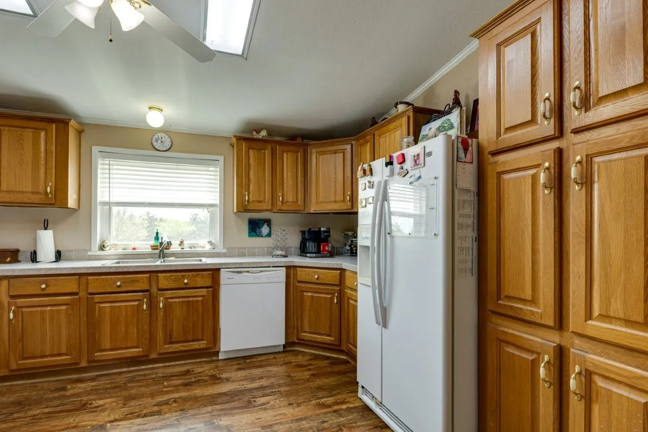 Mobile Home For Sale in Ellis County , 4880 WHITEHEAD Road, Midlothian, Texas 76065, 3 Bedroom, 2 Bathroom, Garage spaces, 1,664 Sqft, built in 2000, mls#21225449, Real Estate Agent in Midlothian, Homes For Sale in Ellis county, Homes For Sale in Midlothian, Realtor in Midlothian Texas, Real Estate Brokerage Independent Realty Texas, Luminita Cordes Realtor