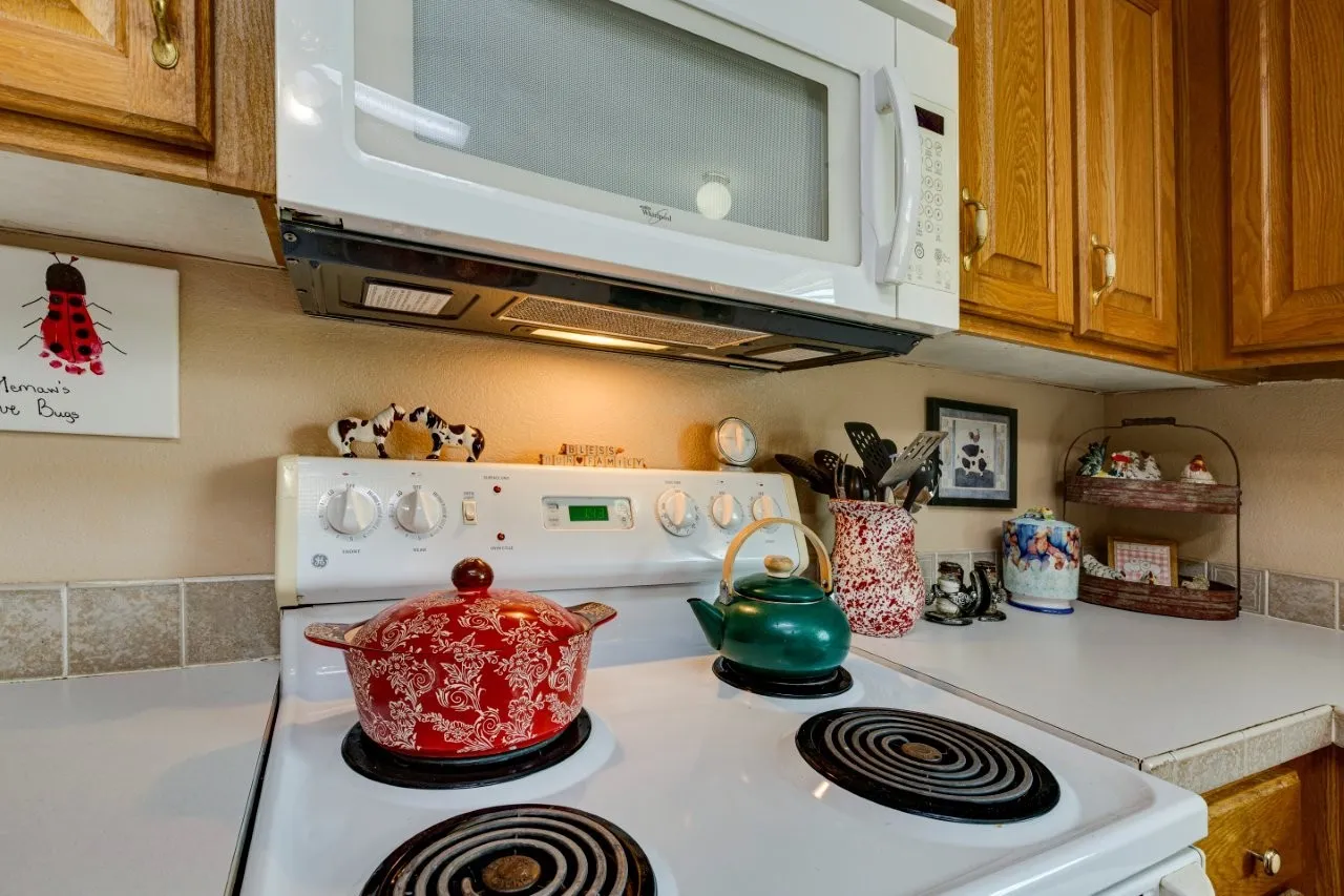 Mobile Home For Sale in Ellis County , 4880 WHITEHEAD Road, Midlothian, Texas 76065, 3 Bedroom, 2 Bathroom, Garage spaces, 1,664 Sqft, built in 2000, mls#21225449, Real Estate Agent in Midlothian, Homes For Sale in Ellis county, Homes For Sale in Midlothian, Realtor in Midlothian Texas, Real Estate Brokerage Independent Realty Texas, Luminita Cordes Realtor