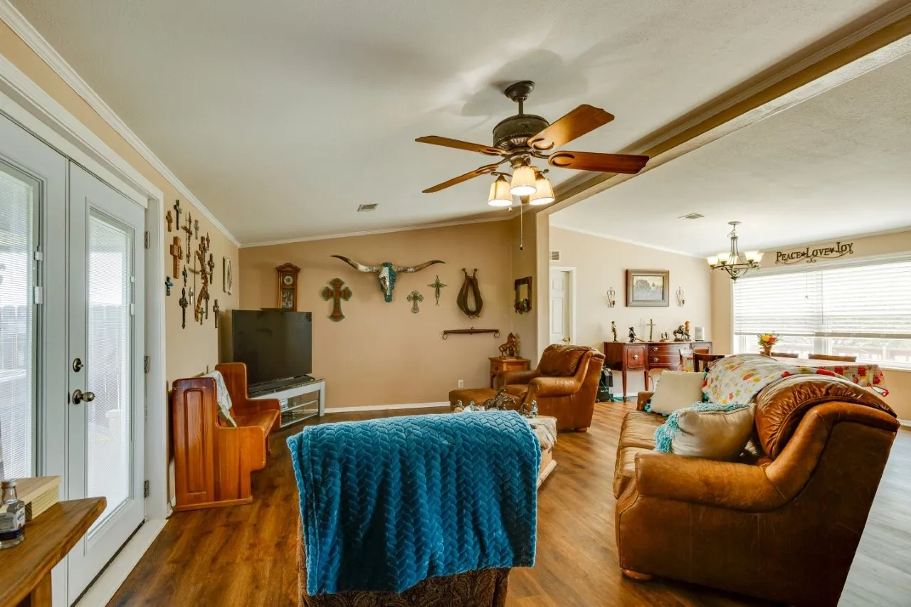 Mobile Home For Sale in Ellis County , 4880 WHITEHEAD Road, Midlothian, Texas 76065, 3 Bedroom, 2 Bathroom, Garage spaces, 1,664 Sqft, built in 2000, mls#21225449, Real Estate Agent in Midlothian, Homes For Sale in Ellis county, Homes For Sale in Midlothian, Realtor in Midlothian Texas, Real Estate Brokerage Independent Realty Texas, Luminita Cordes Realtor