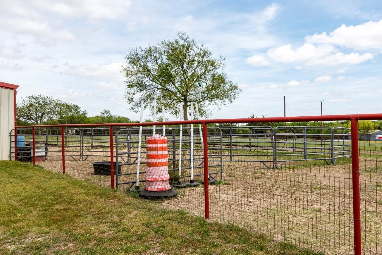 Mobile Home For Sale in Ellis County , 4880 WHITEHEAD Road, Midlothian, Texas 76065, 3 Bedroom, 2 Bathroom, Garage spaces, 1,664 Sqft, built in 2000, mls#21225449, Real Estate Agent in Midlothian, Homes For Sale in Ellis county, Homes For Sale in Midlothian, Realtor in Midlothian Texas, Real Estate Brokerage Independent Realty Texas, Luminita Cordes Realtor