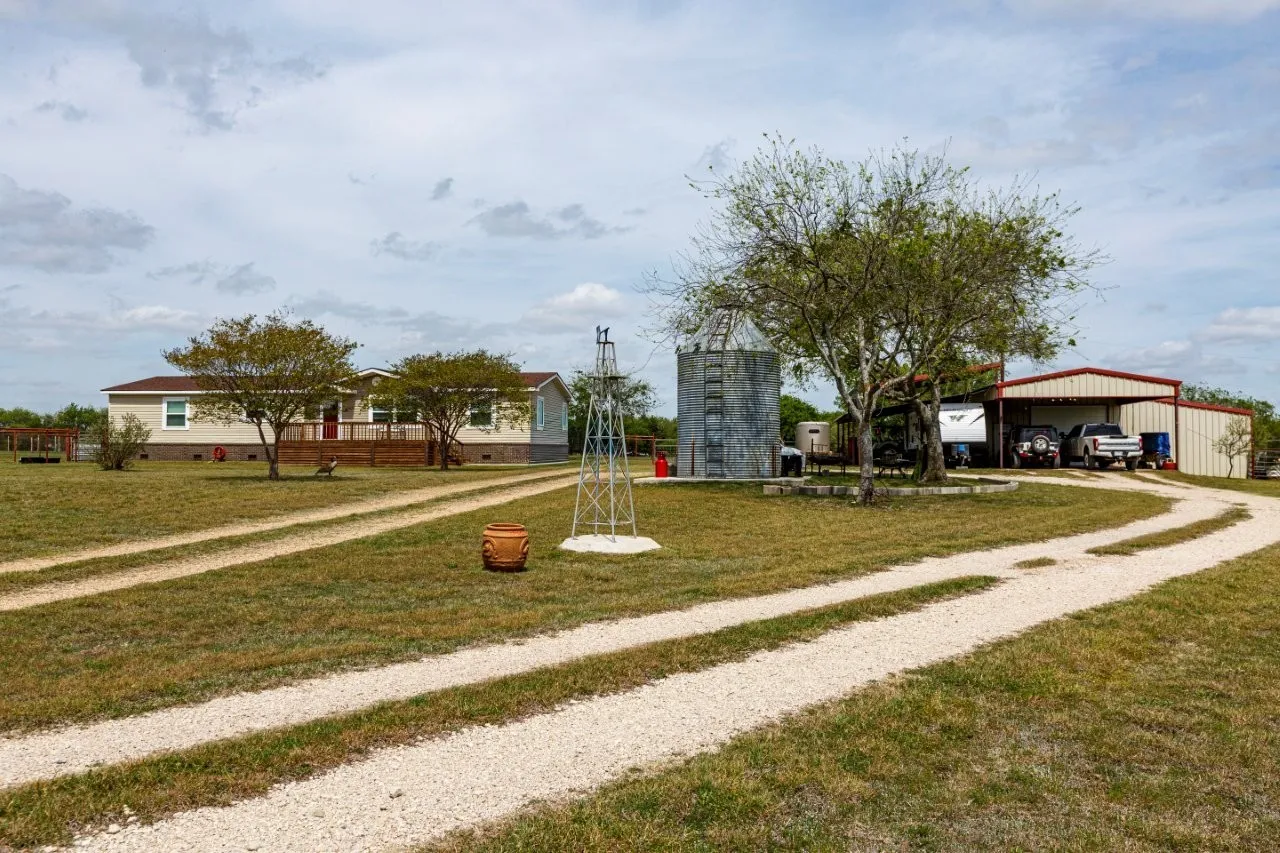 Mobile Home For Sale in Ellis County , 4880 WHITEHEAD Road, Midlothian, Texas 76065, 3 Bedroom, 2 Bathroom, Garage spaces, 1,664 Sqft, built in 2000, mls#21225449, Real Estate Agent in Midlothian, Homes For Sale in Ellis county, Homes For Sale in Midlothian, Realtor in Midlothian Texas, Real Estate Brokerage Independent Realty Texas, Luminita Cordes Realtor