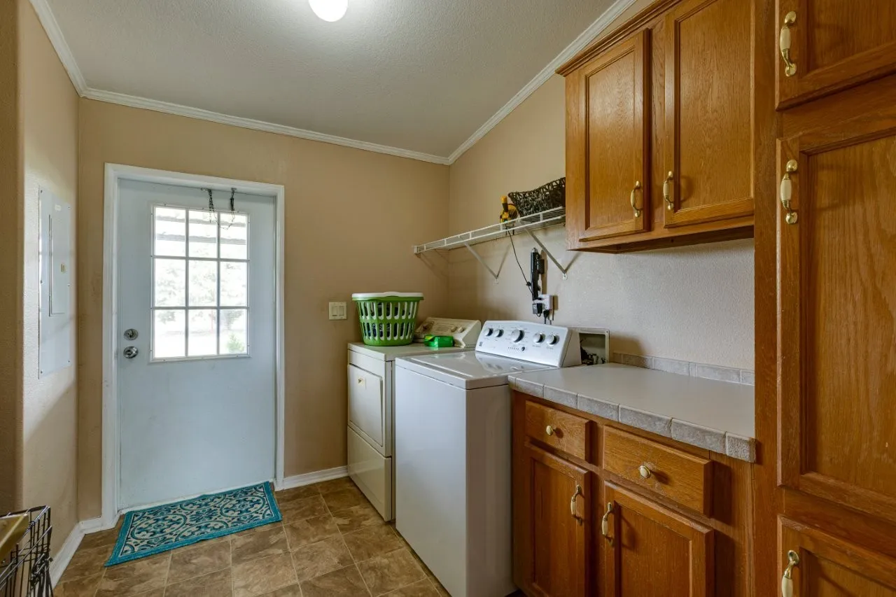 Mobile Home For Sale in Ellis County , 4880 WHITEHEAD Road, Midlothian, Texas 76065, 3 Bedroom, 2 Bathroom, Garage spaces, 1,664 Sqft, built in 2000, mls#21225449, Real Estate Agent in Midlothian, Homes For Sale in Ellis county, Homes For Sale in Midlothian, Realtor in Midlothian Texas, Real Estate Brokerage Independent Realty Texas, Luminita Cordes Realtor
