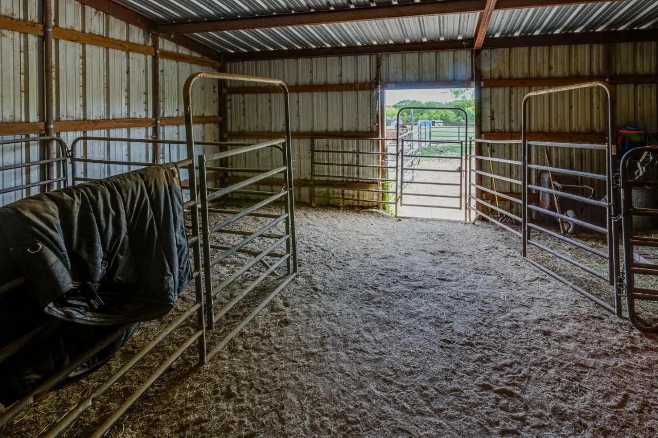 Mobile Home For Sale in Ellis County , 4880 WHITEHEAD Road, Midlothian, Texas 76065, 3 Bedroom, 2 Bathroom, Garage spaces, 1,664 Sqft, built in 2000, mls#21225449, Real Estate Agent in Midlothian, Homes For Sale in Ellis county, Homes For Sale in Midlothian, Realtor in Midlothian Texas, Real Estate Brokerage Independent Realty Texas, Luminita Cordes Realtor