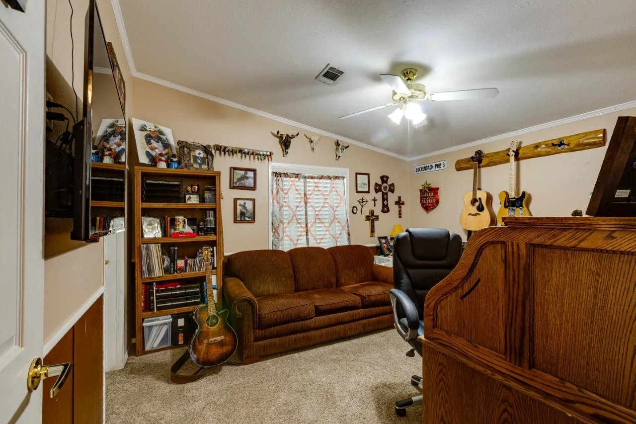 Mobile Home For Sale in Ellis County , 4880 WHITEHEAD Road, Midlothian, Texas 76065, 3 Bedroom, 2 Bathroom, Garage spaces, 1,664 Sqft, built in 2000, mls#21225449, Real Estate Agent in Midlothian, Homes For Sale in Ellis county, Homes For Sale in Midlothian, Realtor in Midlothian Texas, Real Estate Brokerage Independent Realty Texas, Luminita Cordes Realtor