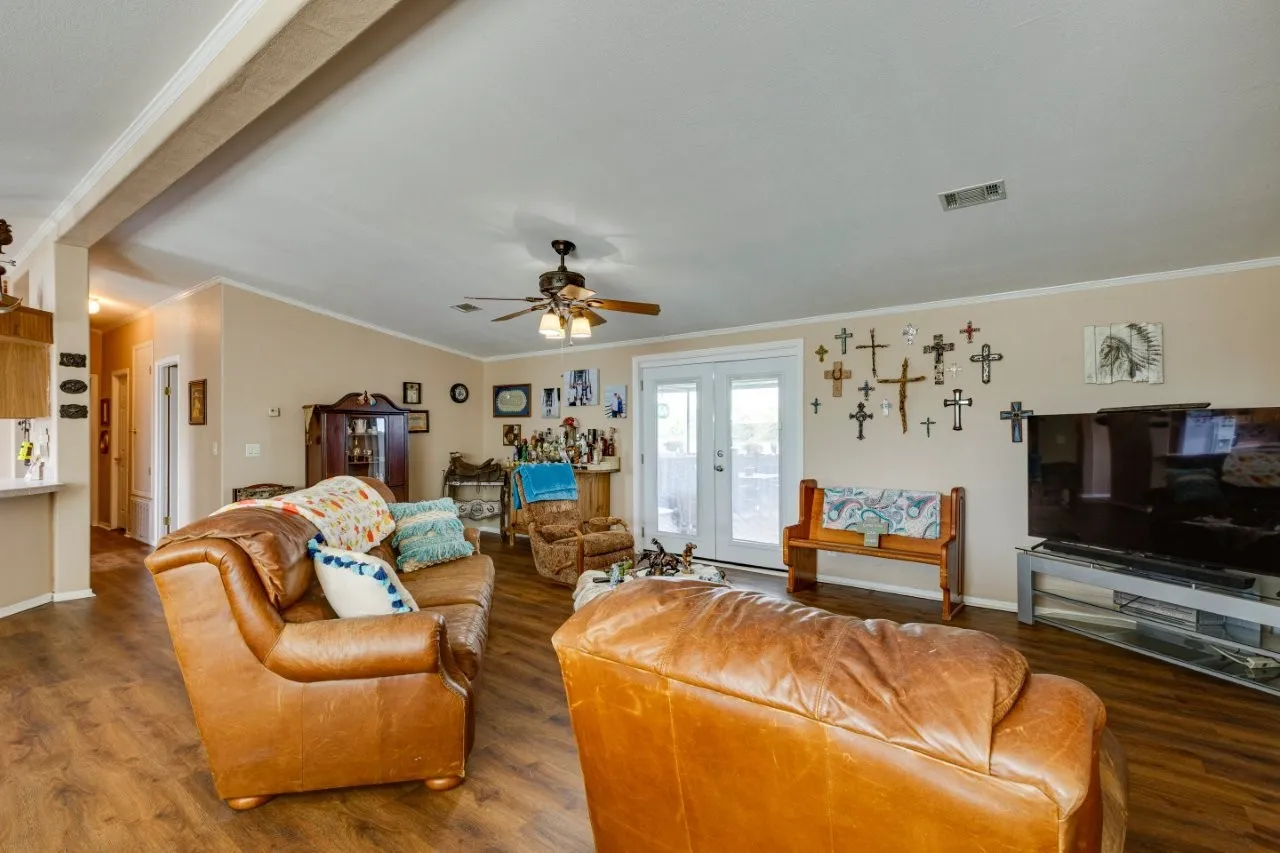 Mobile Home For Sale in Ellis County , 4880 WHITEHEAD Road, Midlothian, Texas 76065, 3 Bedroom, 2 Bathroom, Garage spaces, 1,664 Sqft, built in 2000, mls#21225449, Real Estate Agent in Midlothian, Homes For Sale in Ellis county, Homes For Sale in Midlothian, Realtor in Midlothian Texas, Real Estate Brokerage Independent Realty Texas, Luminita Cordes Realtor