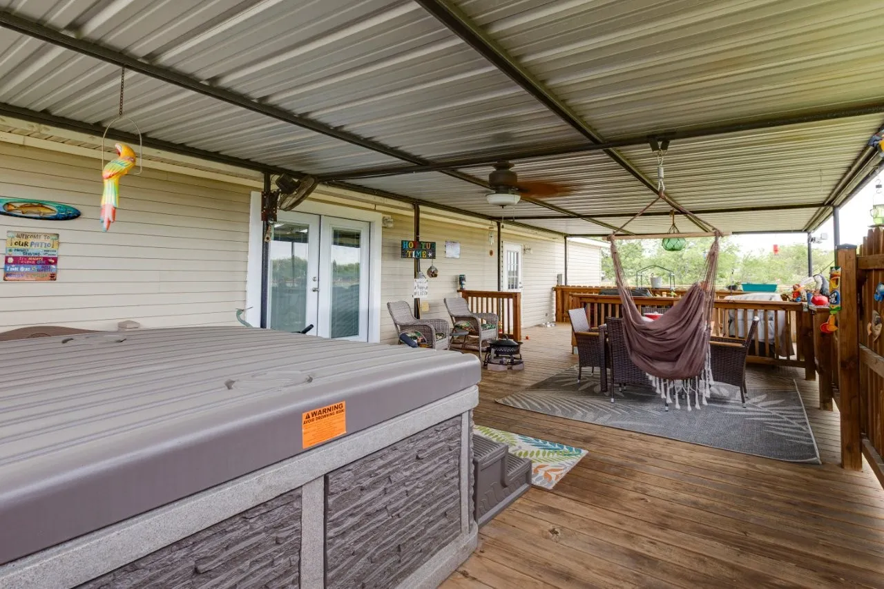 Mobile Home For Sale in Ellis County , 4880 WHITEHEAD Road, Midlothian, Texas 76065, 3 Bedroom, 2 Bathroom, Garage spaces, 1,664 Sqft, built in 2000, mls#21225449, Real Estate Agent in Midlothian, Homes For Sale in Ellis county, Homes For Sale in Midlothian, Realtor in Midlothian Texas, Real Estate Brokerage Independent Realty Texas, Luminita Cordes Realtor