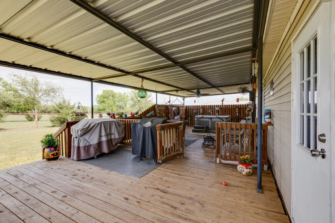 Mobile Home For Sale in Ellis County , 4880 WHITEHEAD Road, Midlothian, Texas 76065, 3 Bedroom, 2 Bathroom, Garage spaces, 1,664 Sqft, built in 2000, mls#21225449, Real Estate Agent in Midlothian, Homes For Sale in Ellis county, Homes For Sale in Midlothian, Realtor in Midlothian Texas, Real Estate Brokerage Independent Realty Texas, Luminita Cordes Realtor