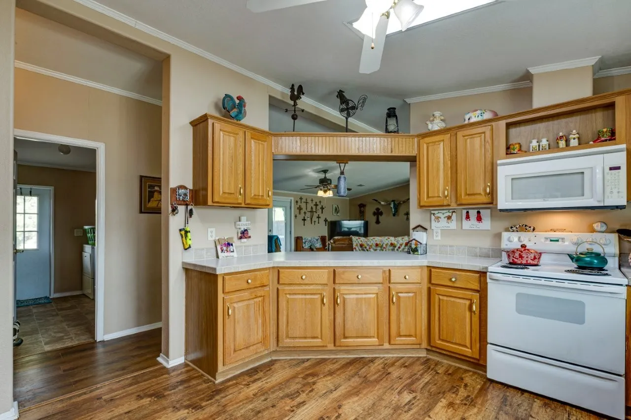 Mobile Home For Sale in Ellis County , 4880 WHITEHEAD Road, Midlothian, Texas 76065, 3 Bedroom, 2 Bathroom, Garage spaces, 1,664 Sqft, built in 2000, mls#21225449, Real Estate Agent in Midlothian, Homes For Sale in Ellis county, Homes For Sale in Midlothian, Realtor in Midlothian Texas, Real Estate Brokerage Independent Realty Texas, Luminita Cordes Realtor