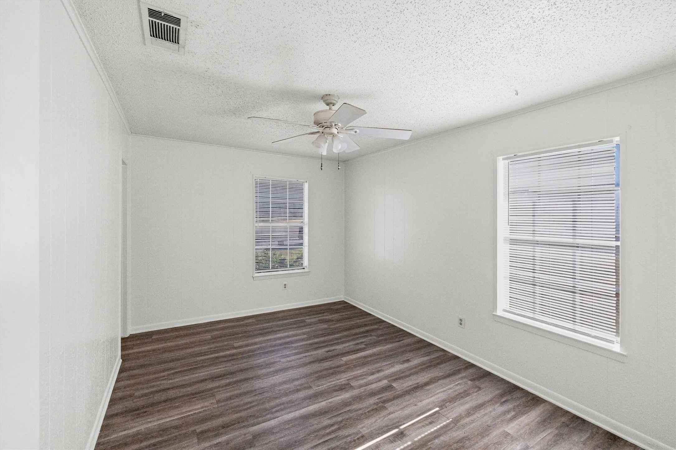 Single Family Residence For Sale in Bosque County , 500 Hwy 22, Meridian, Texas 76665, 3 Bedroom, 2 Bathroom, Garage spaces, 1,007 Sqft, built in 1972, mls#21225460, Real Estate Agent in Meridian, Homes For Sale in Bosque county, Homes For Sale in Meridian, Realtor in Meridian Texas, Real Estate Brokerage Independent Realty Texas, Luminita Cordes Realtor