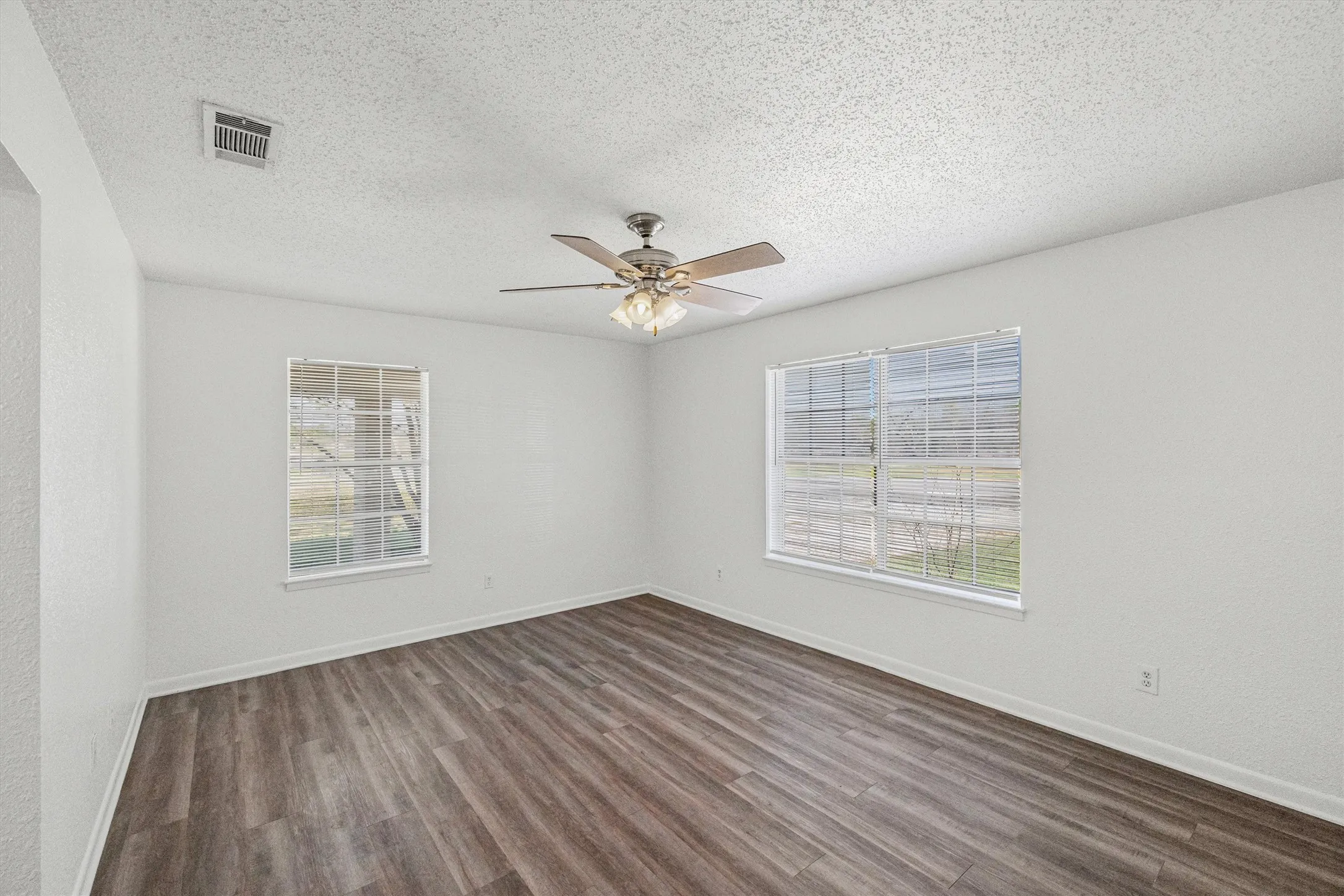 Single Family Residence For Sale in Bosque County , 500 Hwy 22, Meridian, Texas 76665, 3 Bedroom, 2 Bathroom, Garage spaces, 1,007 Sqft, built in 1972, mls#21225460, Real Estate Agent in Meridian, Homes For Sale in Bosque county, Homes For Sale in Meridian, Realtor in Meridian Texas, Real Estate Brokerage Independent Realty Texas, Luminita Cordes Realtor