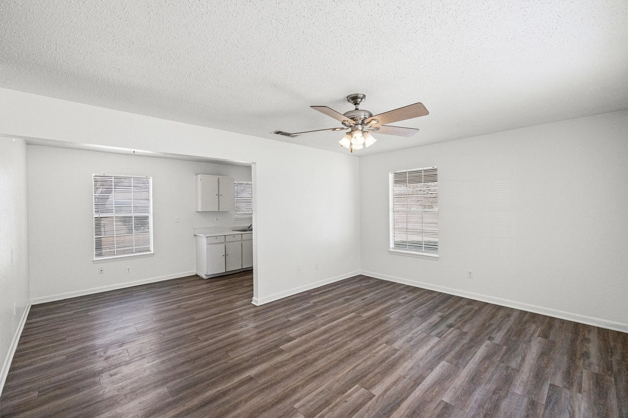 Single Family Residence For Sale in Bosque County , 500 Hwy 22, Meridian, Texas 76665, 3 Bedroom, 2 Bathroom, Garage spaces, 1,007 Sqft, built in 1972, mls#21225460, Real Estate Agent in Meridian, Homes For Sale in Bosque county, Homes For Sale in Meridian, Realtor in Meridian Texas, Real Estate Brokerage Independent Realty Texas, Luminita Cordes Realtor