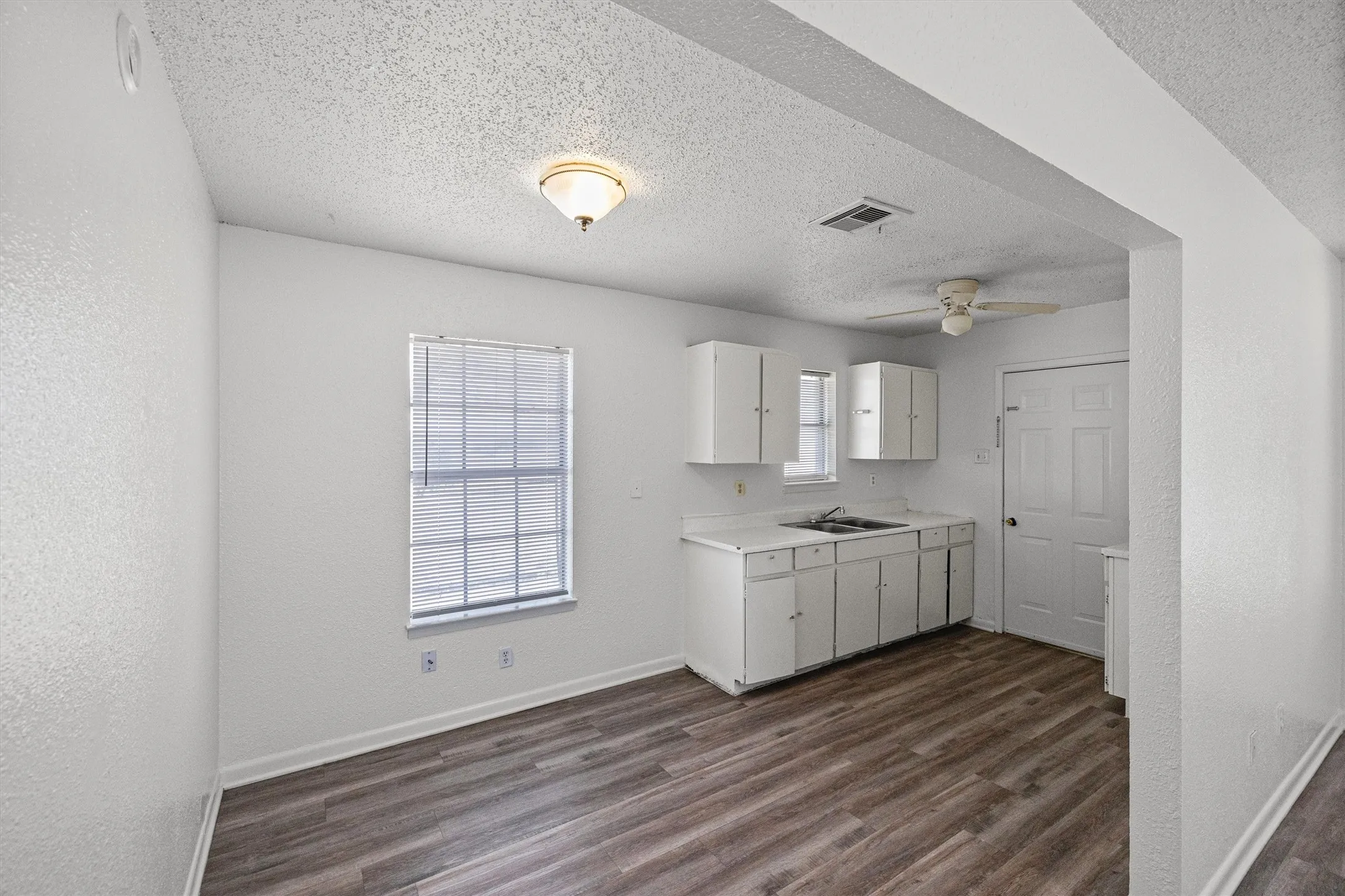 Single Family Residence For Sale in Bosque County , 500 Hwy 22, Meridian, Texas 76665, 3 Bedroom, 2 Bathroom, Garage spaces, 1,007 Sqft, built in 1972, mls#21225460, Real Estate Agent in Meridian, Homes For Sale in Bosque county, Homes For Sale in Meridian, Realtor in Meridian Texas, Real Estate Brokerage Independent Realty Texas, Luminita Cordes Realtor