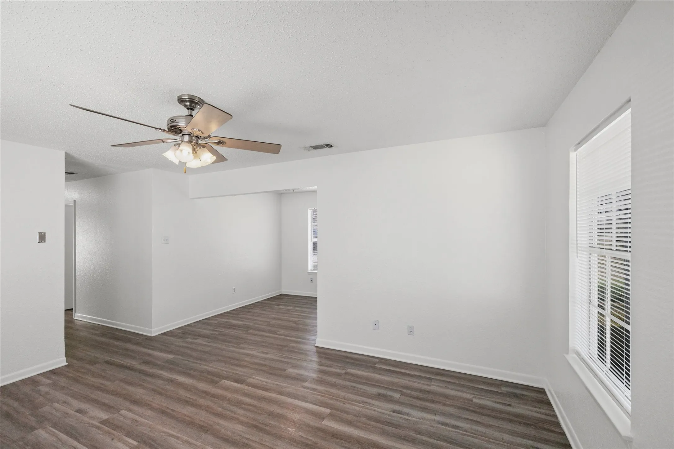 Single Family Residence For Sale in Bosque County , 500 Hwy 22, Meridian, Texas 76665, 3 Bedroom, 2 Bathroom, Garage spaces, 1,007 Sqft, built in 1972, mls#21225460, Real Estate Agent in Meridian, Homes For Sale in Bosque county, Homes For Sale in Meridian, Realtor in Meridian Texas, Real Estate Brokerage Independent Realty Texas, Luminita Cordes Realtor