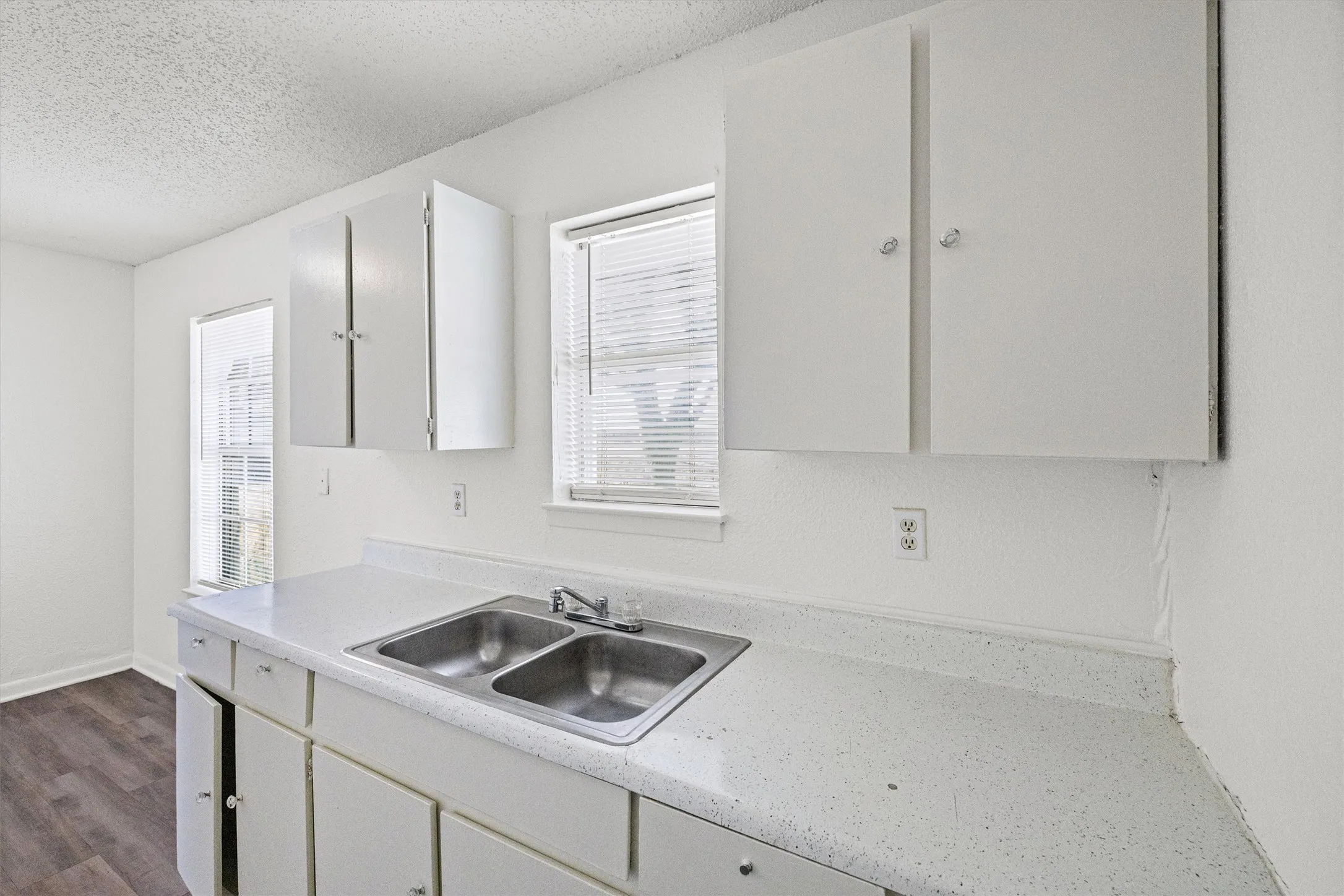 Single Family Residence For Sale in Bosque County , 500 Hwy 22, Meridian, Texas 76665, 3 Bedroom, 2 Bathroom, Garage spaces, 1,007 Sqft, built in 1972, mls#21225460, Real Estate Agent in Meridian, Homes For Sale in Bosque county, Homes For Sale in Meridian, Realtor in Meridian Texas, Real Estate Brokerage Independent Realty Texas, Luminita Cordes Realtor