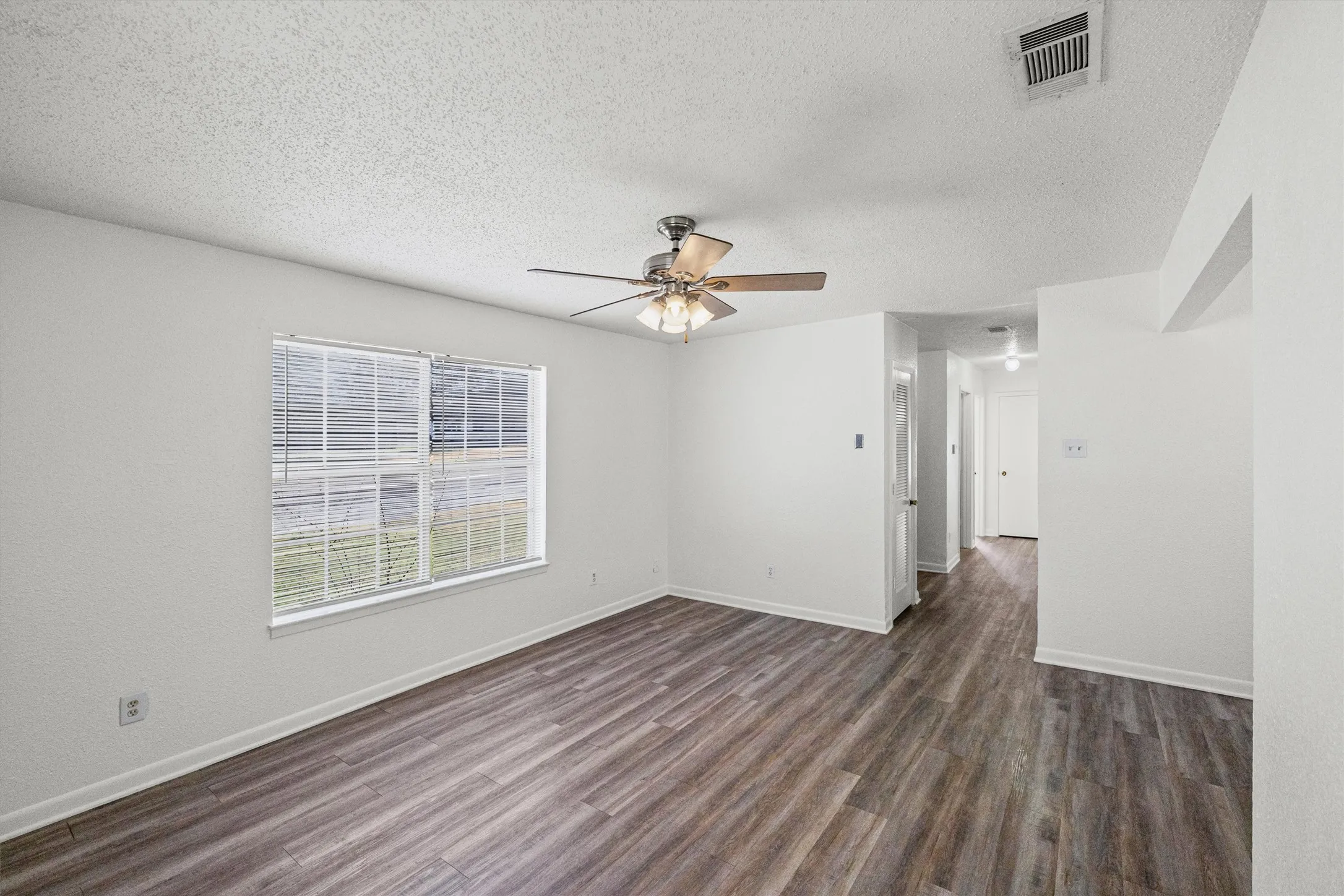 Single Family Residence For Sale in Bosque County , 500 Hwy 22, Meridian, Texas 76665, 3 Bedroom, 2 Bathroom, Garage spaces, 1,007 Sqft, built in 1972, mls#21225460, Real Estate Agent in Meridian, Homes For Sale in Bosque county, Homes For Sale in Meridian, Realtor in Meridian Texas, Real Estate Brokerage Independent Realty Texas, Luminita Cordes Realtor