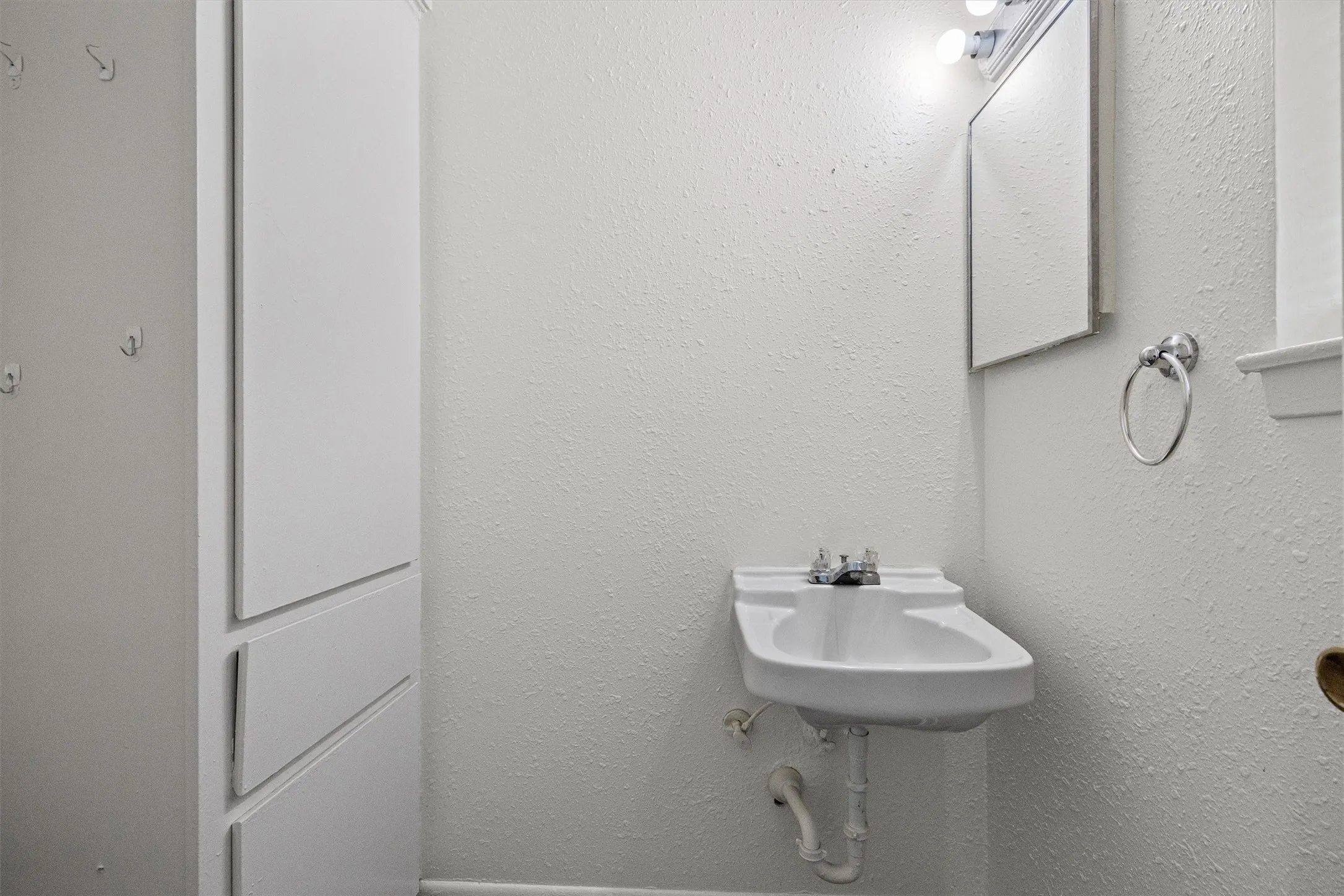 Single Family Residence For Sale in Bosque County , 500 Hwy 22, Meridian, Texas 76665, 3 Bedroom, 2 Bathroom, Garage spaces, 1,007 Sqft, built in 1972, mls#21225460, Real Estate Agent in Meridian, Homes For Sale in Bosque county, Homes For Sale in Meridian, Realtor in Meridian Texas, Real Estate Brokerage Independent Realty Texas, Luminita Cordes Realtor