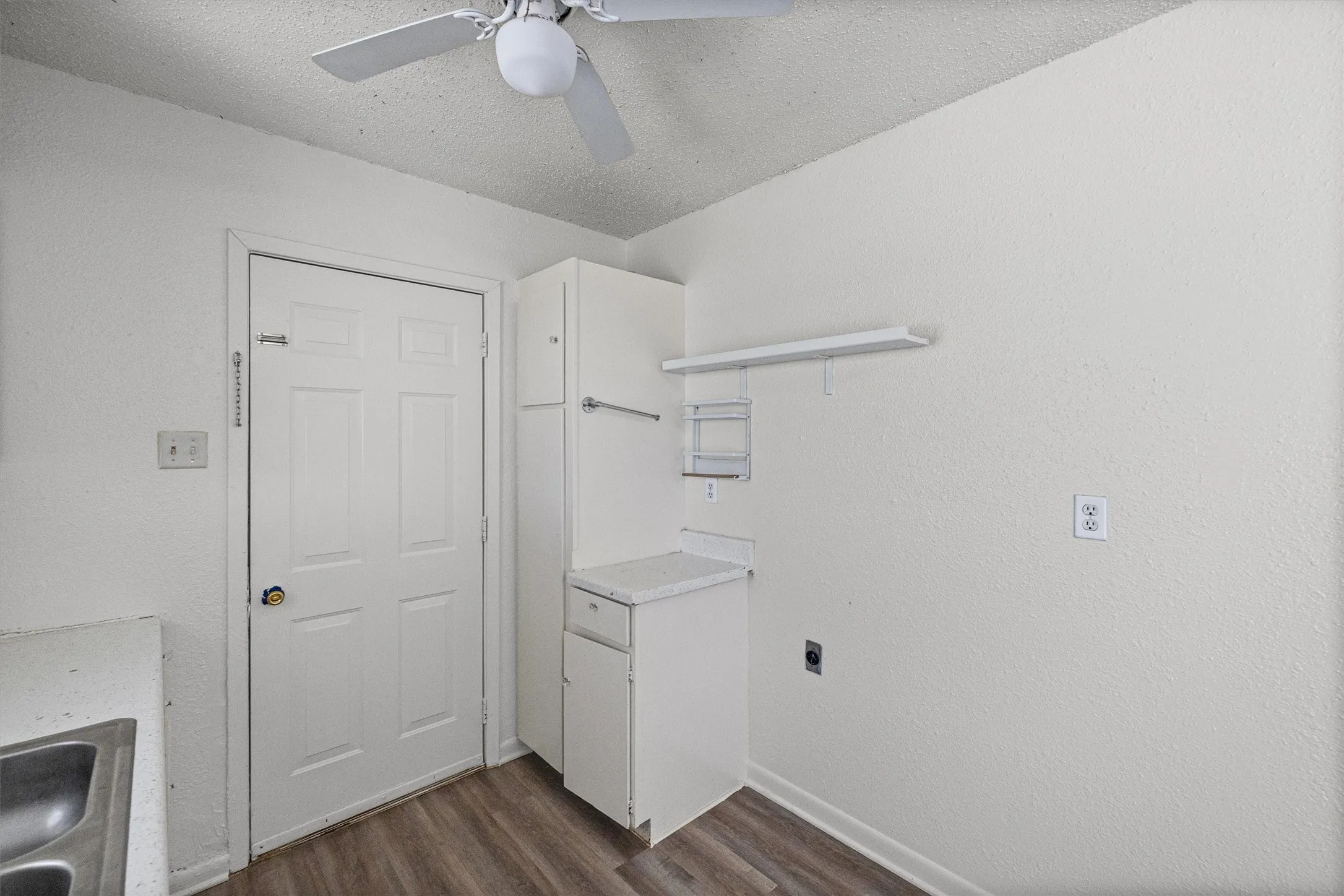 Single Family Residence For Sale in Bosque County , 500 Hwy 22, Meridian, Texas 76665, 3 Bedroom, 2 Bathroom, Garage spaces, 1,007 Sqft, built in 1972, mls#21225460, Real Estate Agent in Meridian, Homes For Sale in Bosque county, Homes For Sale in Meridian, Realtor in Meridian Texas, Real Estate Brokerage Independent Realty Texas, Luminita Cordes Realtor