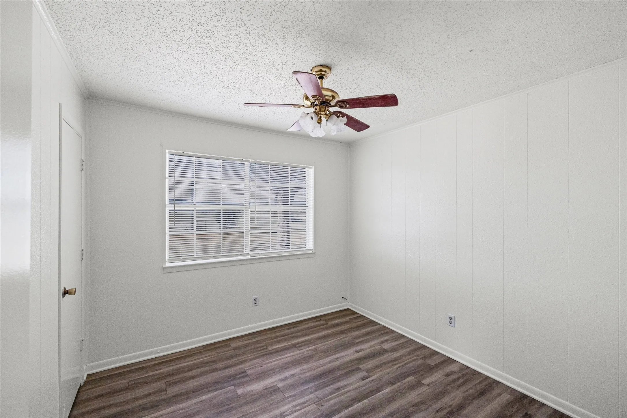 Single Family Residence For Sale in Bosque County , 500 Hwy 22, Meridian, Texas 76665, 3 Bedroom, 2 Bathroom, Garage spaces, 1,007 Sqft, built in 1972, mls#21225460, Real Estate Agent in Meridian, Homes For Sale in Bosque county, Homes For Sale in Meridian, Realtor in Meridian Texas, Real Estate Brokerage Independent Realty Texas, Luminita Cordes Realtor
