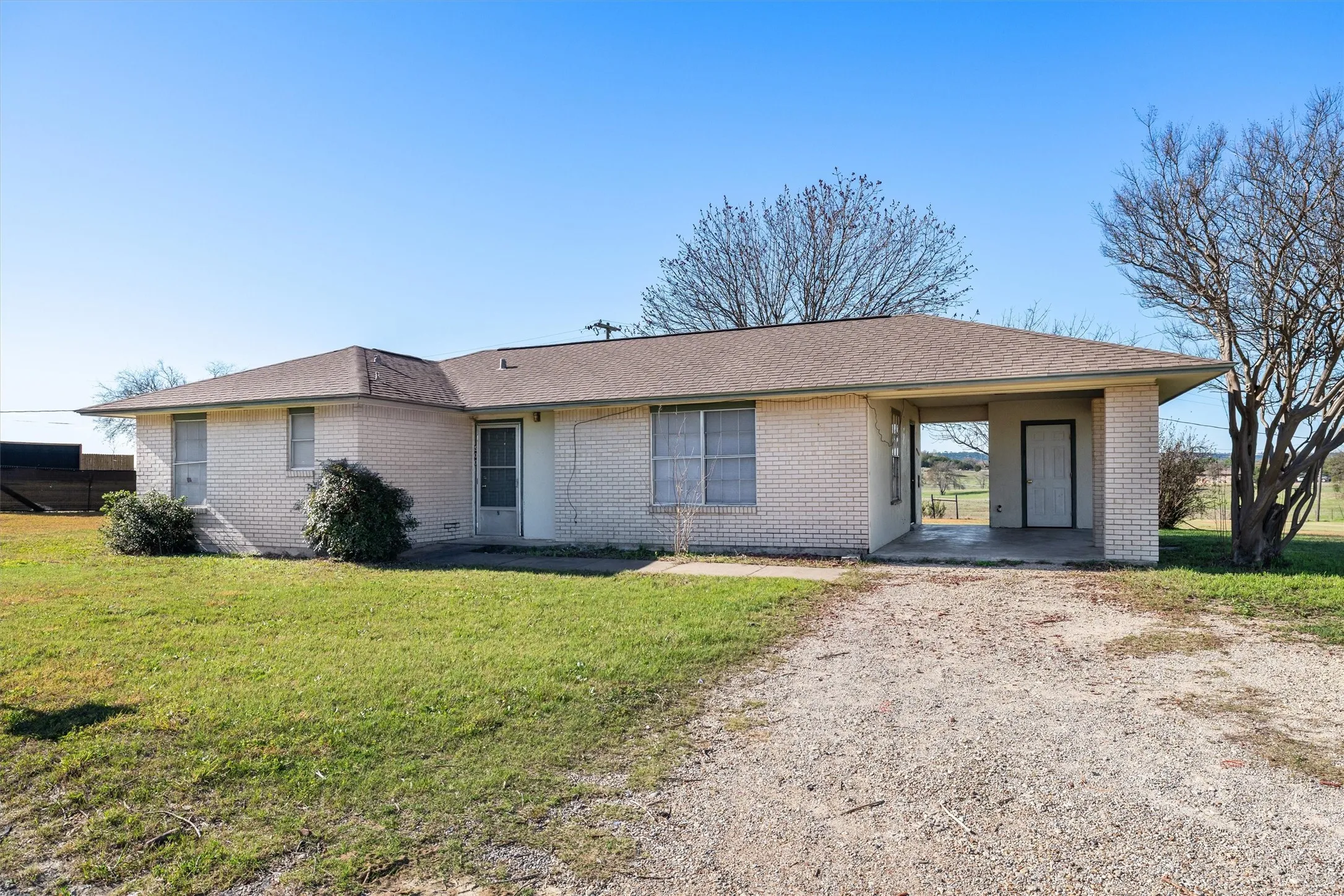 Single Family Residence For Sale in Bosque County , 500 Hwy 22, Meridian, Texas 76665, 3 Bedroom, 2 Bathroom, Garage spaces, 1,007 Sqft, built in 1972, mls#21225460, Real Estate Agent in Meridian, Homes For Sale in Bosque county, Homes For Sale in Meridian, Realtor in Meridian Texas, Real Estate Brokerage Independent Realty Texas, Luminita Cordes Realtor