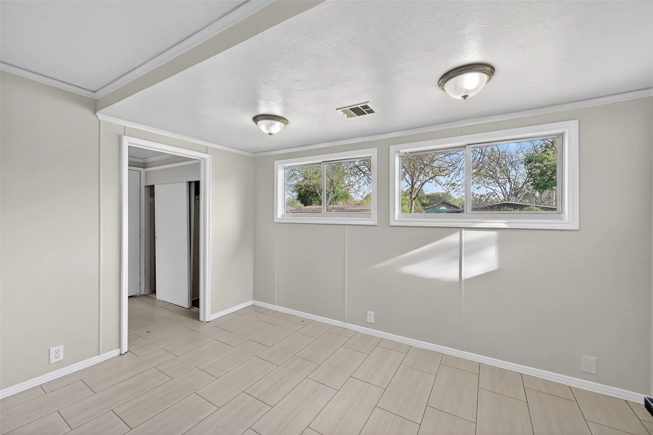Single Family Residence For Sale in Tarrant County , 2116 Marilyn Lane, Arlington, Texas 76010, 4 Bedroom, 2 Bathroom, Garage spaces, 1,365 Sqft, built in 1955, mls#21224164, Real Estate Agent in Arlington, Homes For Sale in Tarrant county, Homes For Sale in Arlington, Realtor in Arlington Texas, Real Estate Brokerage Independent Realty Texas, Luminita Cordes Realtor