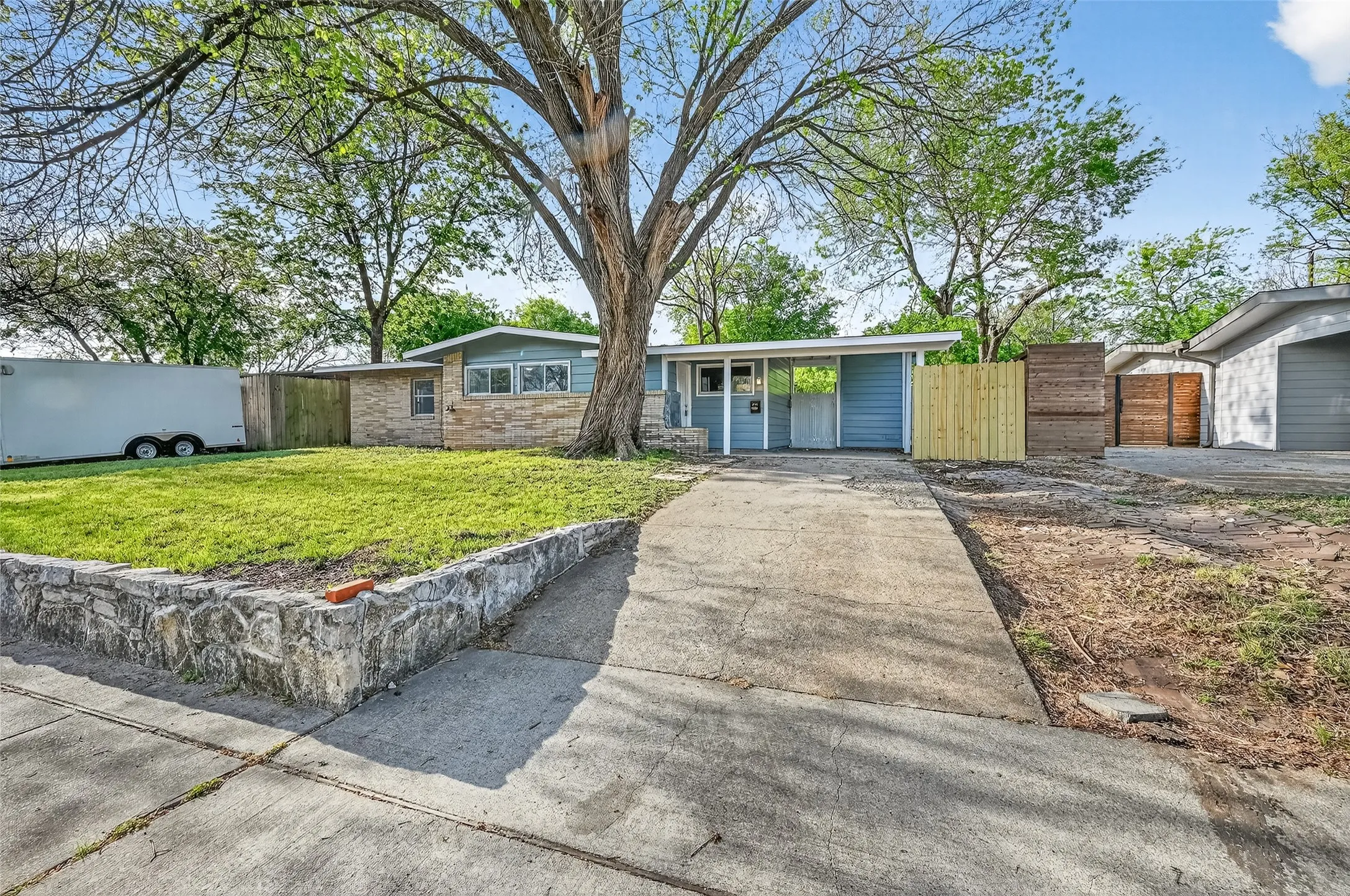 Single Family Residence For Sale in Tarrant County , 2116 Marilyn Lane, Arlington, Texas 76010, 4 Bedroom, 2 Bathroom, Garage spaces, 1,365 Sqft, built in 1955, mls#21224164, Real Estate Agent in Arlington, Homes For Sale in Tarrant county, Homes For Sale in Arlington, Realtor in Arlington Texas, Real Estate Brokerage Independent Realty Texas, Luminita Cordes Realtor
