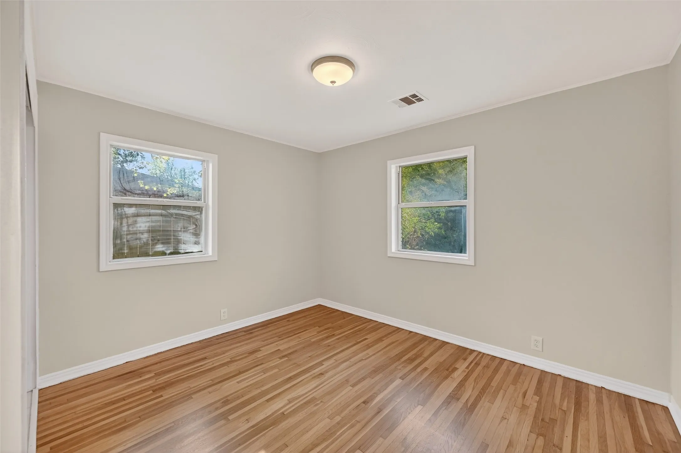 Single Family Residence For Sale in Tarrant County , 2116 Marilyn Lane, Arlington, Texas 76010, 4 Bedroom, 2 Bathroom, Garage spaces, 1,365 Sqft, built in 1955, mls#21224164, Real Estate Agent in Arlington, Homes For Sale in Tarrant county, Homes For Sale in Arlington, Realtor in Arlington Texas, Real Estate Brokerage Independent Realty Texas, Luminita Cordes Realtor