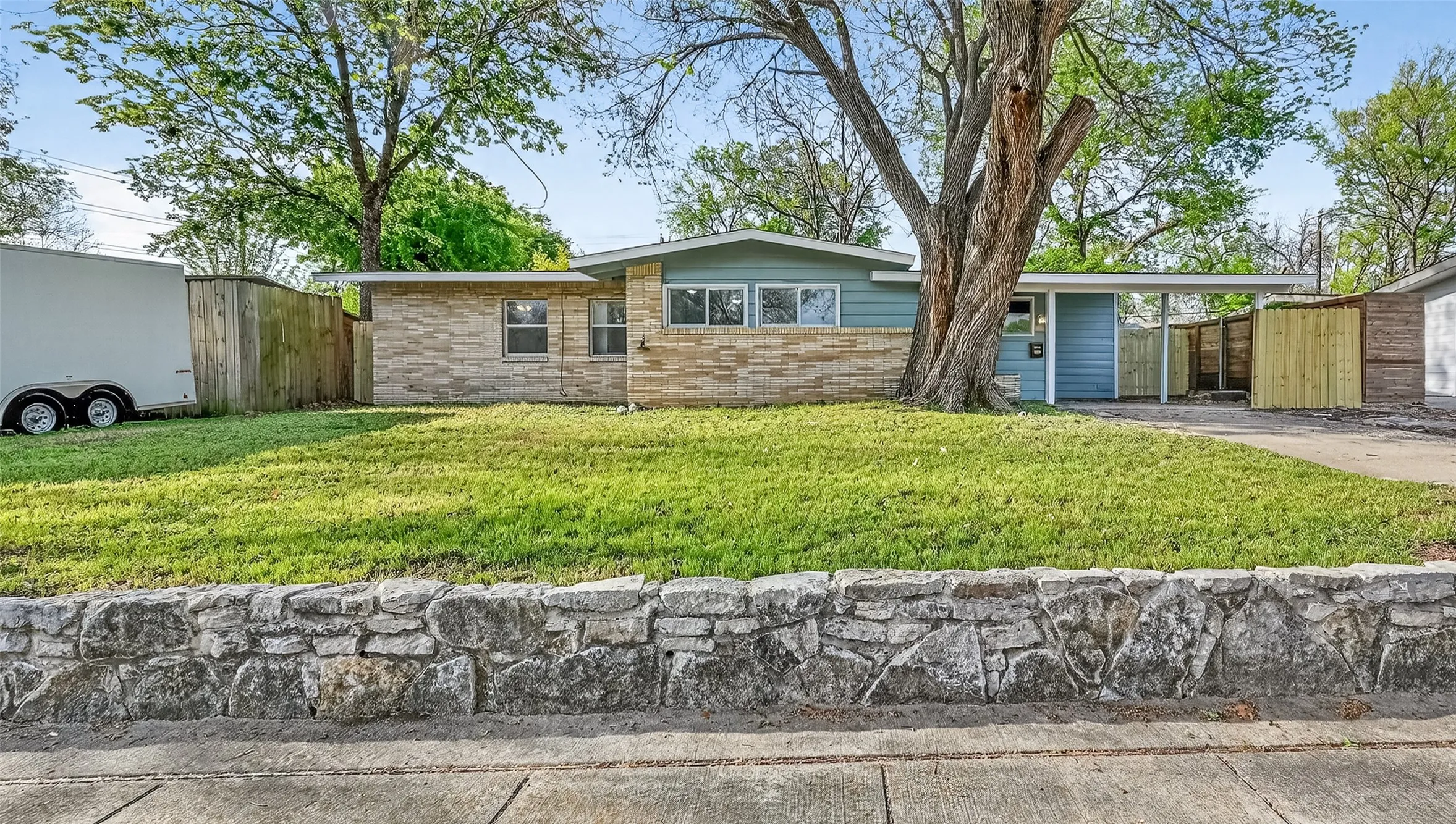 Single Family Residence For Sale in Tarrant County , 2116 Marilyn Lane, Arlington, Texas 76010, 4 Bedroom, 2 Bathroom, Garage spaces, 1,365 Sqft, built in 1955, mls#21224164, Real Estate Agent in Arlington, Homes For Sale in Tarrant county, Homes For Sale in Arlington, Realtor in Arlington Texas, Real Estate Brokerage Independent Realty Texas, Luminita Cordes Realtor
