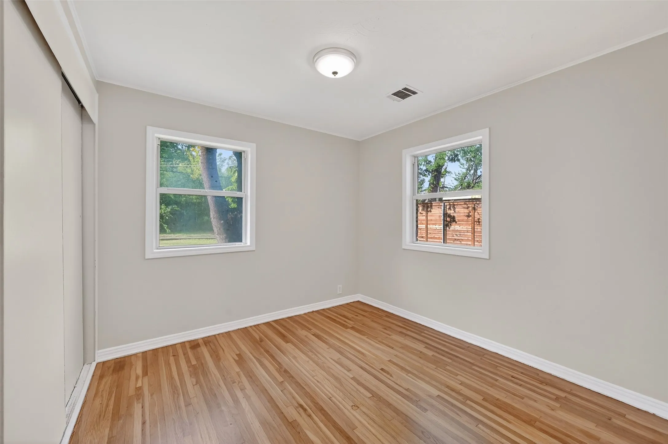 Single Family Residence For Sale in Tarrant County , 2116 Marilyn Lane, Arlington, Texas 76010, 4 Bedroom, 2 Bathroom, Garage spaces, 1,365 Sqft, built in 1955, mls#21224164, Real Estate Agent in Arlington, Homes For Sale in Tarrant county, Homes For Sale in Arlington, Realtor in Arlington Texas, Real Estate Brokerage Independent Realty Texas, Luminita Cordes Realtor