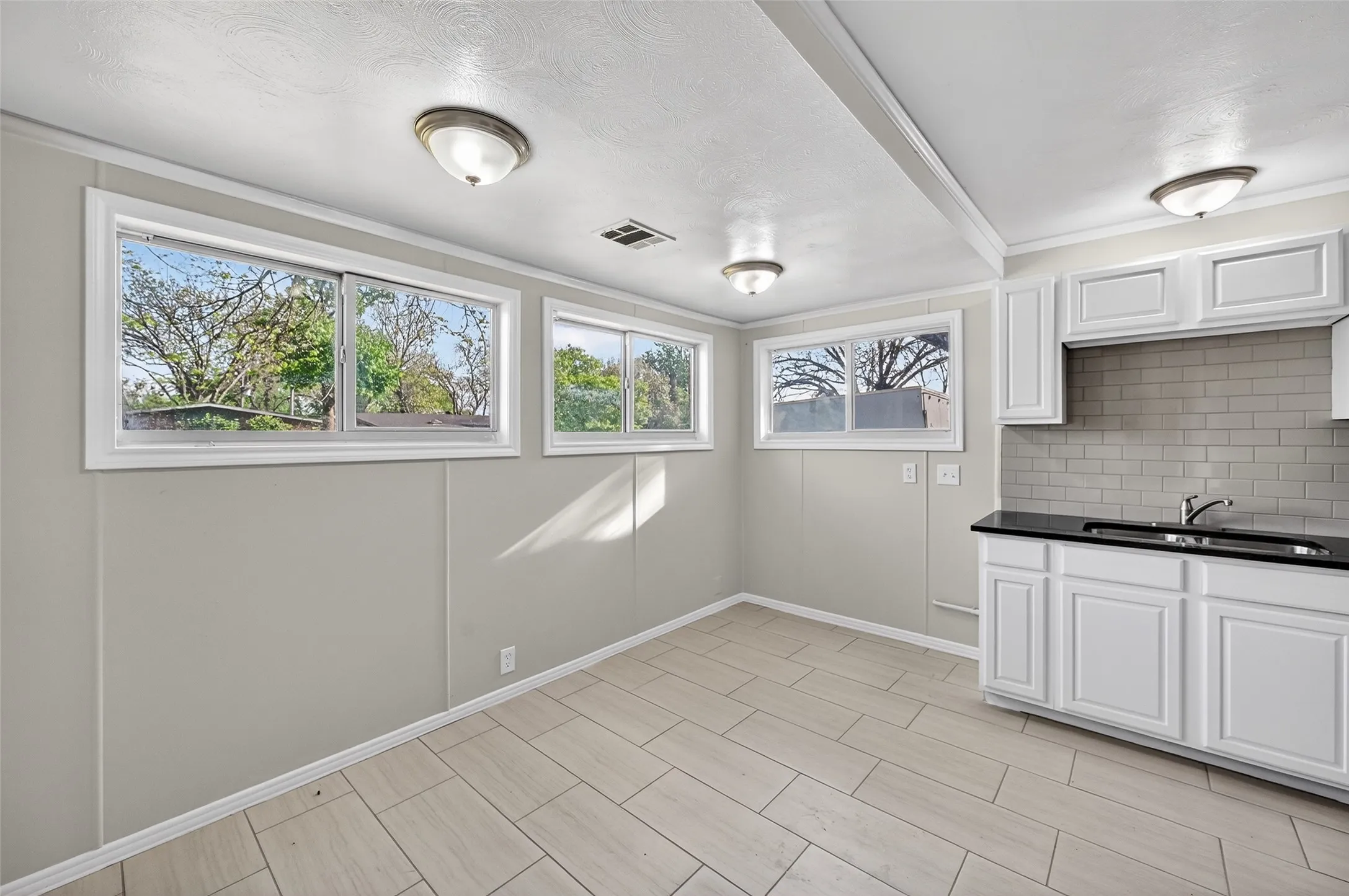 Single Family Residence For Sale in Tarrant County , 2116 Marilyn Lane, Arlington, Texas 76010, 4 Bedroom, 2 Bathroom, Garage spaces, 1,365 Sqft, built in 1955, mls#21224164, Real Estate Agent in Arlington, Homes For Sale in Tarrant county, Homes For Sale in Arlington, Realtor in Arlington Texas, Real Estate Brokerage Independent Realty Texas, Luminita Cordes Realtor