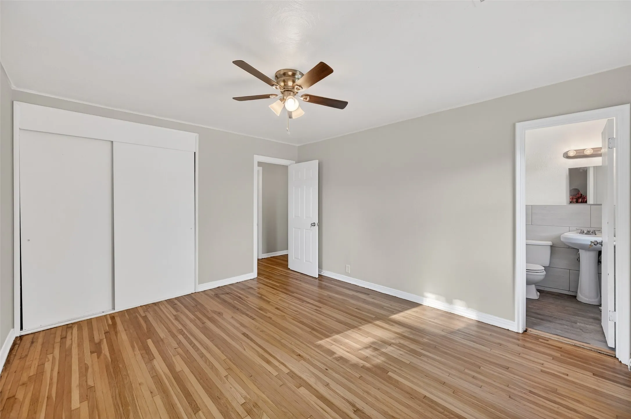 Single Family Residence For Sale in Tarrant County , 2116 Marilyn Lane, Arlington, Texas 76010, 4 Bedroom, 2 Bathroom, Garage spaces, 1,365 Sqft, built in 1955, mls#21224164, Real Estate Agent in Arlington, Homes For Sale in Tarrant county, Homes For Sale in Arlington, Realtor in Arlington Texas, Real Estate Brokerage Independent Realty Texas, Luminita Cordes Realtor