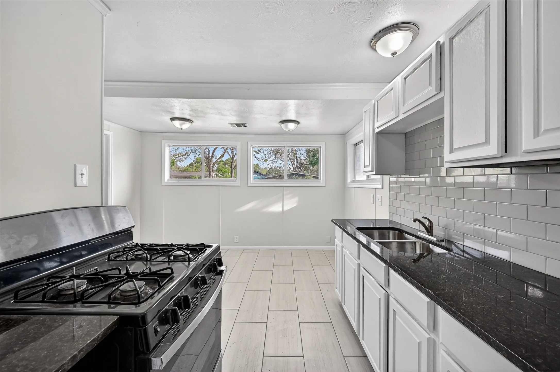 Single Family Residence For Sale in Tarrant County , 2116 Marilyn Lane, Arlington, Texas 76010, 4 Bedroom, 2 Bathroom, Garage spaces, 1,365 Sqft, built in 1955, mls#21224164, Real Estate Agent in Arlington, Homes For Sale in Tarrant county, Homes For Sale in Arlington, Realtor in Arlington Texas, Real Estate Brokerage Independent Realty Texas, Luminita Cordes Realtor