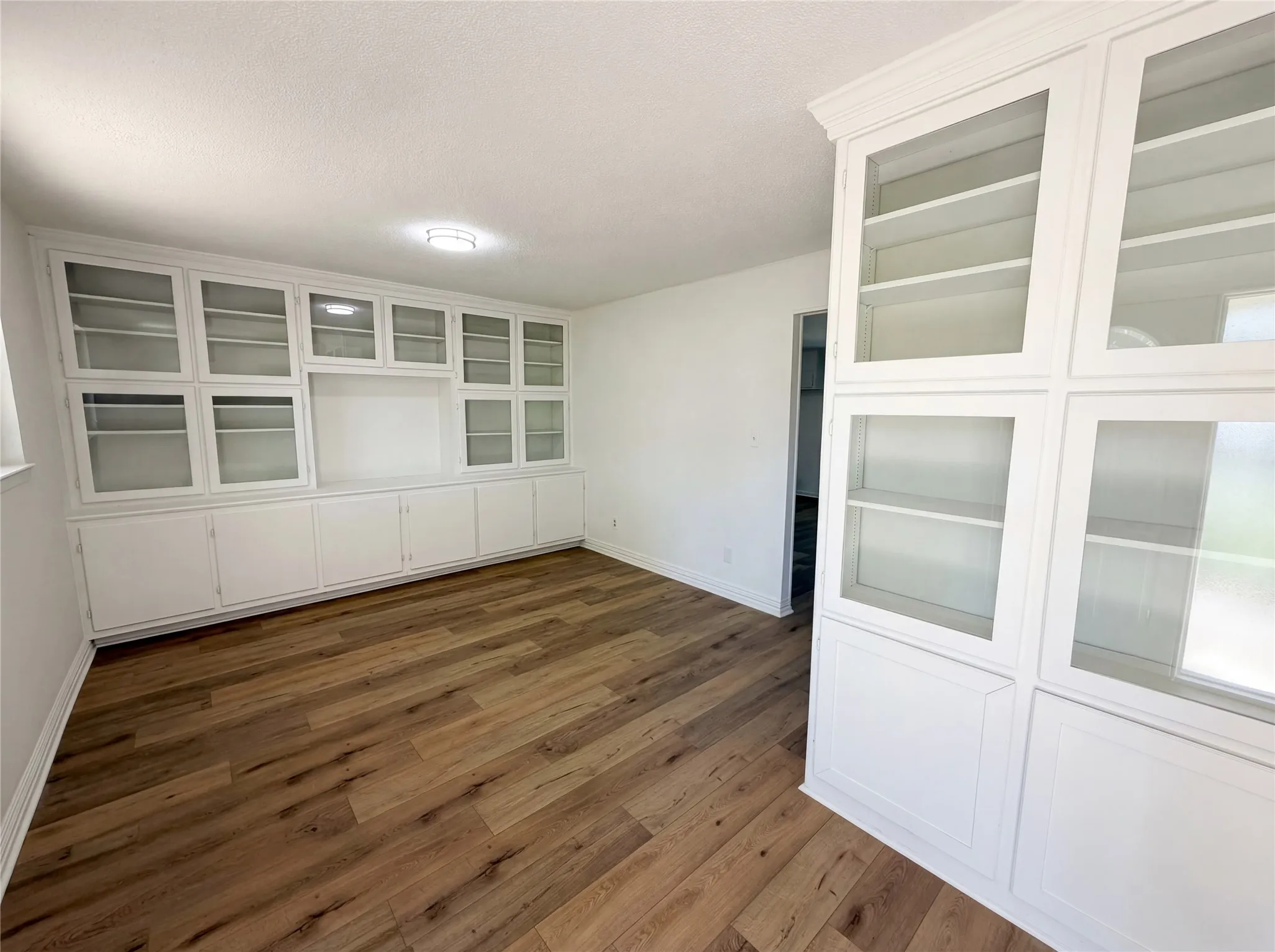 Single Family Residence For Sale in Parker County , 607 State Street, Weatherford, Texas 76086, 3 Bedroom, 3 Bathroom, 2 Garage spaces, 1,569 Sqft, built in 1967, Preowned, Price $283,000, mls#21225469, Real Estate Agent in Weatherford, Homes For Sale in Parker county, Homes For Sale in Weatherford, Realtor in Weatherford Texas, Real Estate Brokerage Independent Realty Texas, Luminita Cordes Realtor