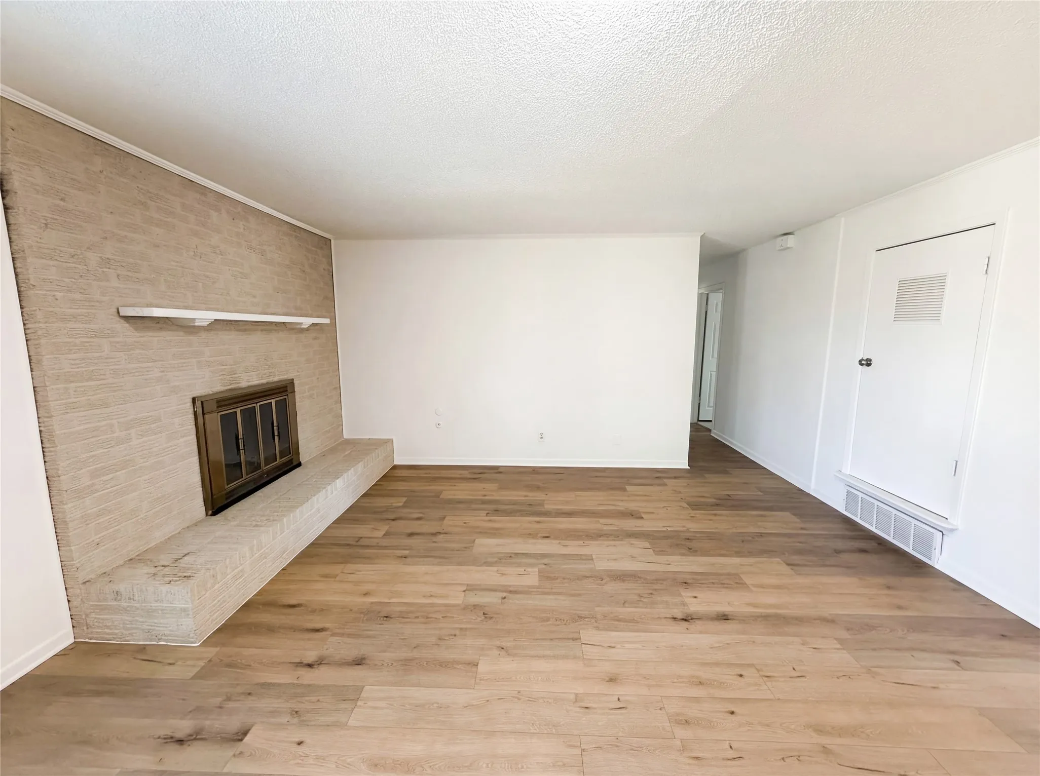 Single Family Residence For Sale in Parker County , 607 State Street, Weatherford, Texas 76086, 3 Bedroom, 3 Bathroom, 2 Garage spaces, 1,569 Sqft, built in 1967, Preowned, Price $283,000, mls#21225469, Real Estate Agent in Weatherford, Homes For Sale in Parker county, Homes For Sale in Weatherford, Realtor in Weatherford Texas, Real Estate Brokerage Independent Realty Texas, Luminita Cordes Realtor