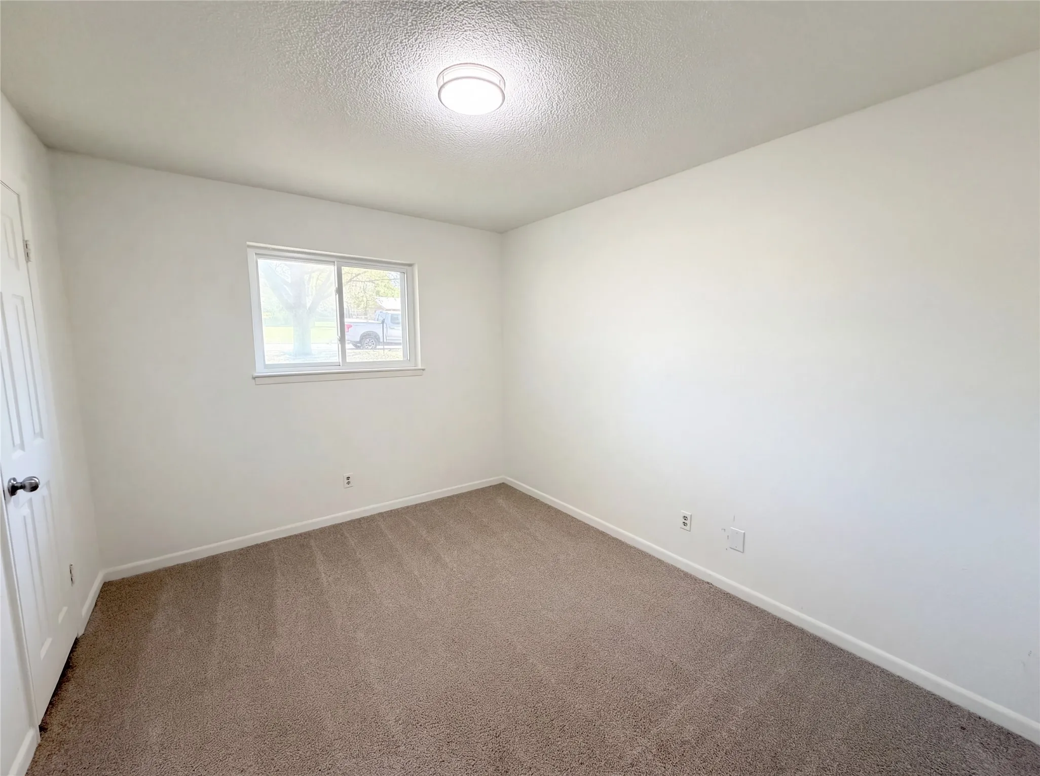 Single Family Residence For Sale in Parker County , 607 State Street, Weatherford, Texas 76086, 3 Bedroom, 3 Bathroom, 2 Garage spaces, 1,569 Sqft, built in 1967, Preowned, Price $283,000, mls#21225469, Real Estate Agent in Weatherford, Homes For Sale in Parker county, Homes For Sale in Weatherford, Realtor in Weatherford Texas, Real Estate Brokerage Independent Realty Texas, Luminita Cordes Realtor