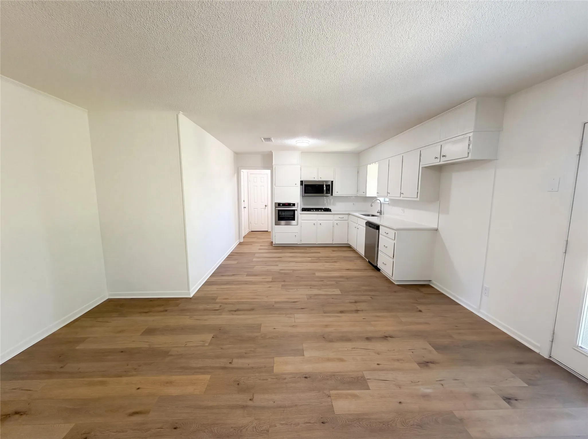 Single Family Residence For Sale in Parker County , 607 State Street, Weatherford, Texas 76086, 3 Bedroom, 3 Bathroom, 2 Garage spaces, 1,569 Sqft, built in 1967, Preowned, Price $283,000, mls#21225469, Real Estate Agent in Weatherford, Homes For Sale in Parker county, Homes For Sale in Weatherford, Realtor in Weatherford Texas, Real Estate Brokerage Independent Realty Texas, Luminita Cordes Realtor