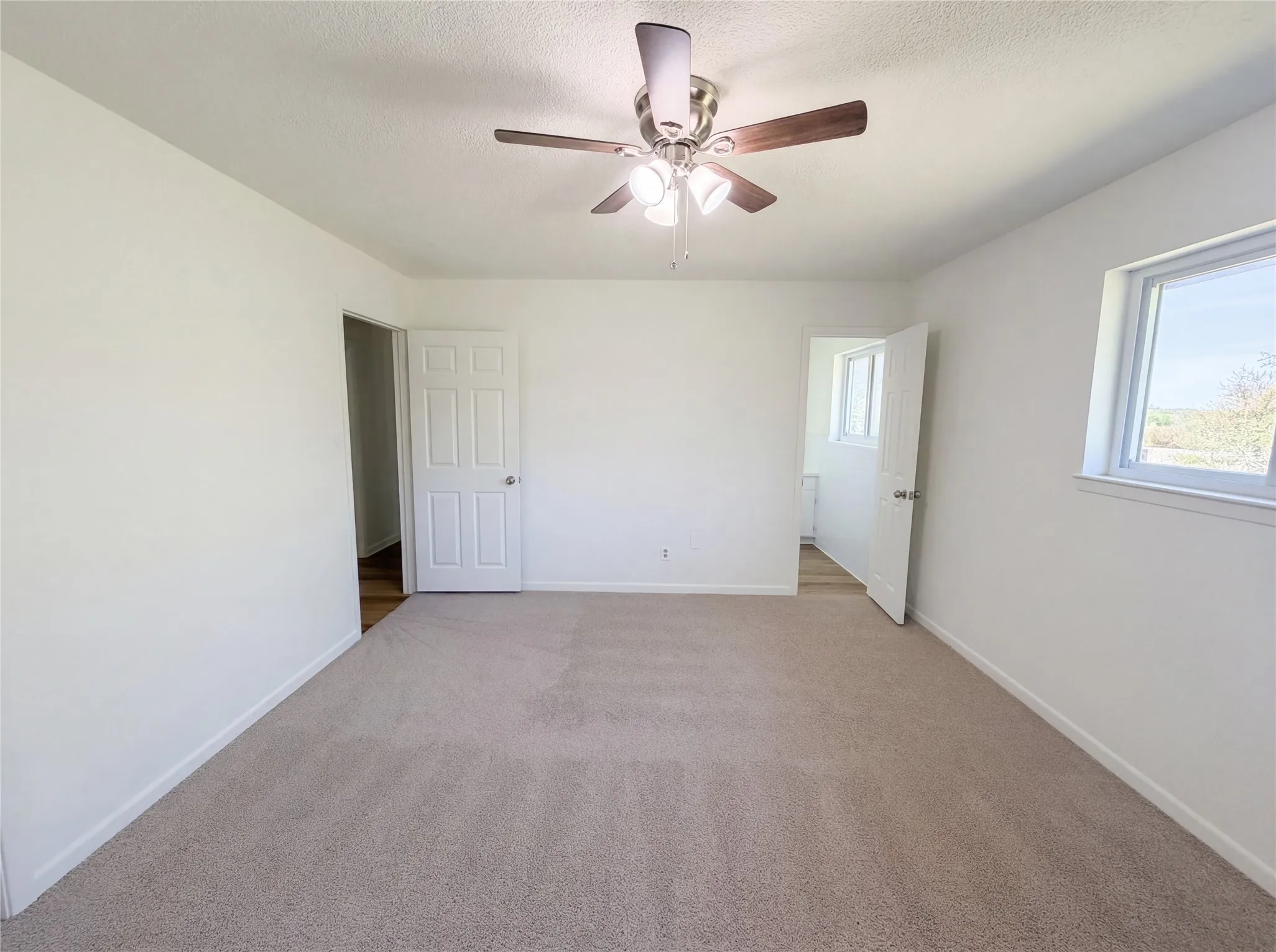 Single Family Residence For Sale in Parker County , 607 State Street, Weatherford, Texas 76086, 3 Bedroom, 3 Bathroom, 2 Garage spaces, 1,569 Sqft, built in 1967, Preowned, Price $283,000, mls#21225469, Real Estate Agent in Weatherford, Homes For Sale in Parker county, Homes For Sale in Weatherford, Realtor in Weatherford Texas, Real Estate Brokerage Independent Realty Texas, Luminita Cordes Realtor