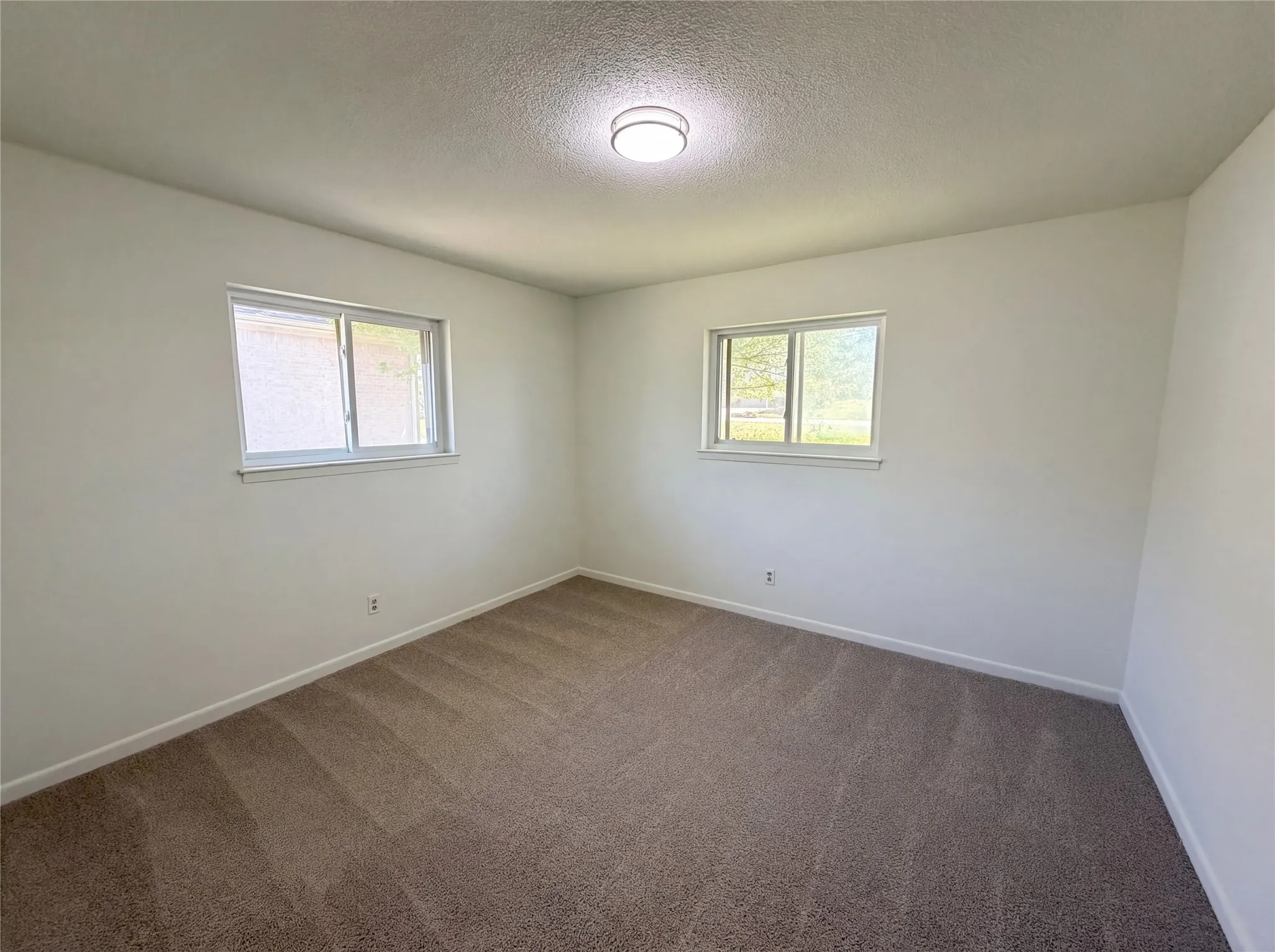 Single Family Residence For Sale in Parker County , 607 State Street, Weatherford, Texas 76086, 3 Bedroom, 3 Bathroom, 2 Garage spaces, 1,569 Sqft, built in 1967, Preowned, Price $283,000, mls#21225469, Real Estate Agent in Weatherford, Homes For Sale in Parker county, Homes For Sale in Weatherford, Realtor in Weatherford Texas, Real Estate Brokerage Independent Realty Texas, Luminita Cordes Realtor