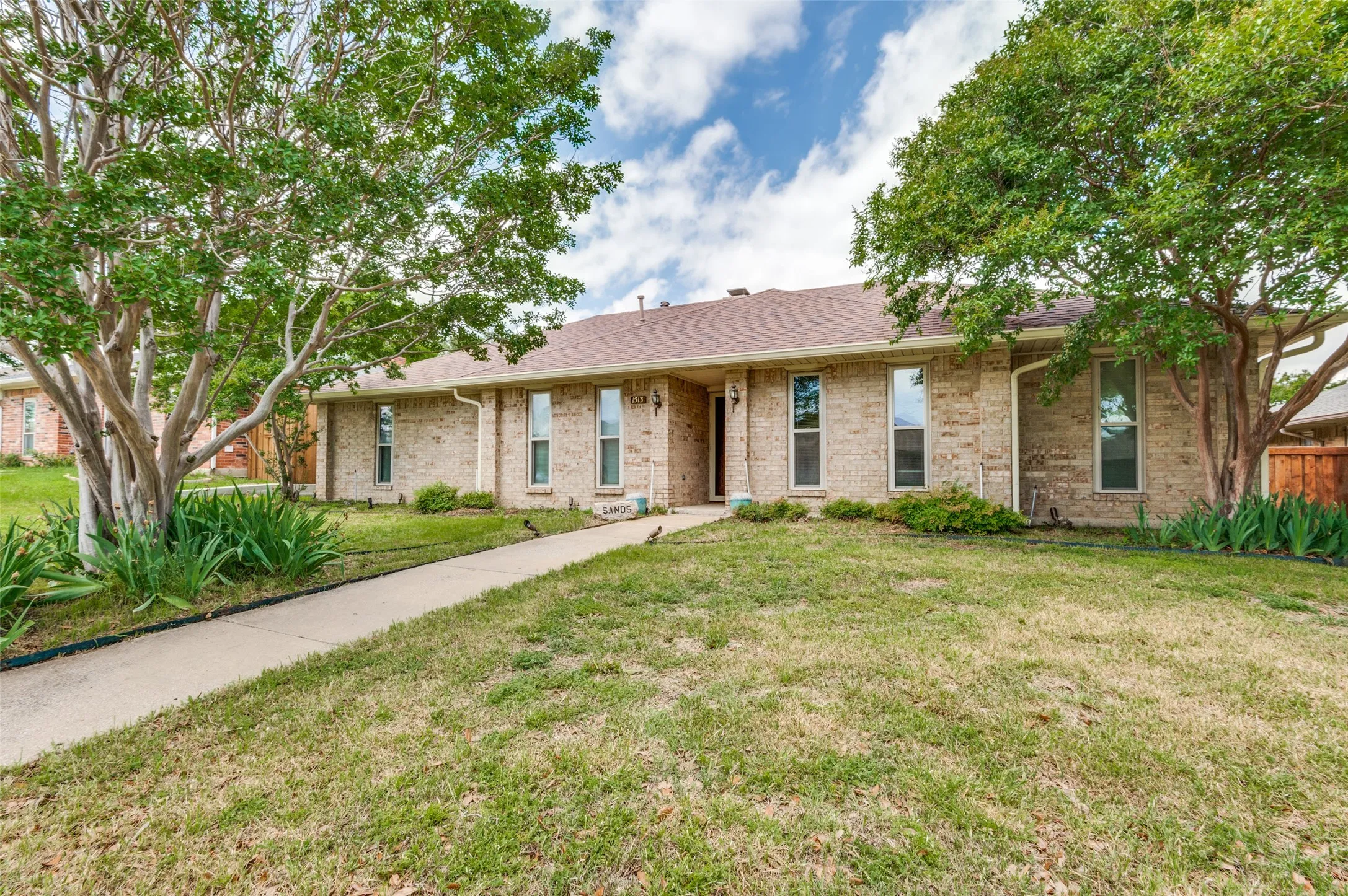 Single Family Residence For Sale in Denton County , 1513 Silverleaf Drive, Carrollton, Texas 75007, 3 Bedrooms, 2 Bathrooms, 2 Garage spaces, 1,960 Sqft, built in 1983, Price $439,000, mls#21225501, Real Estate Agent in Carrollton, Homes For Sale in Denton county, Homes For Sale in Carrollton, Realtor in Carrollton Texas, Real Estate Brokerage Independent Realty Texas, Luminita Cordes Realtor