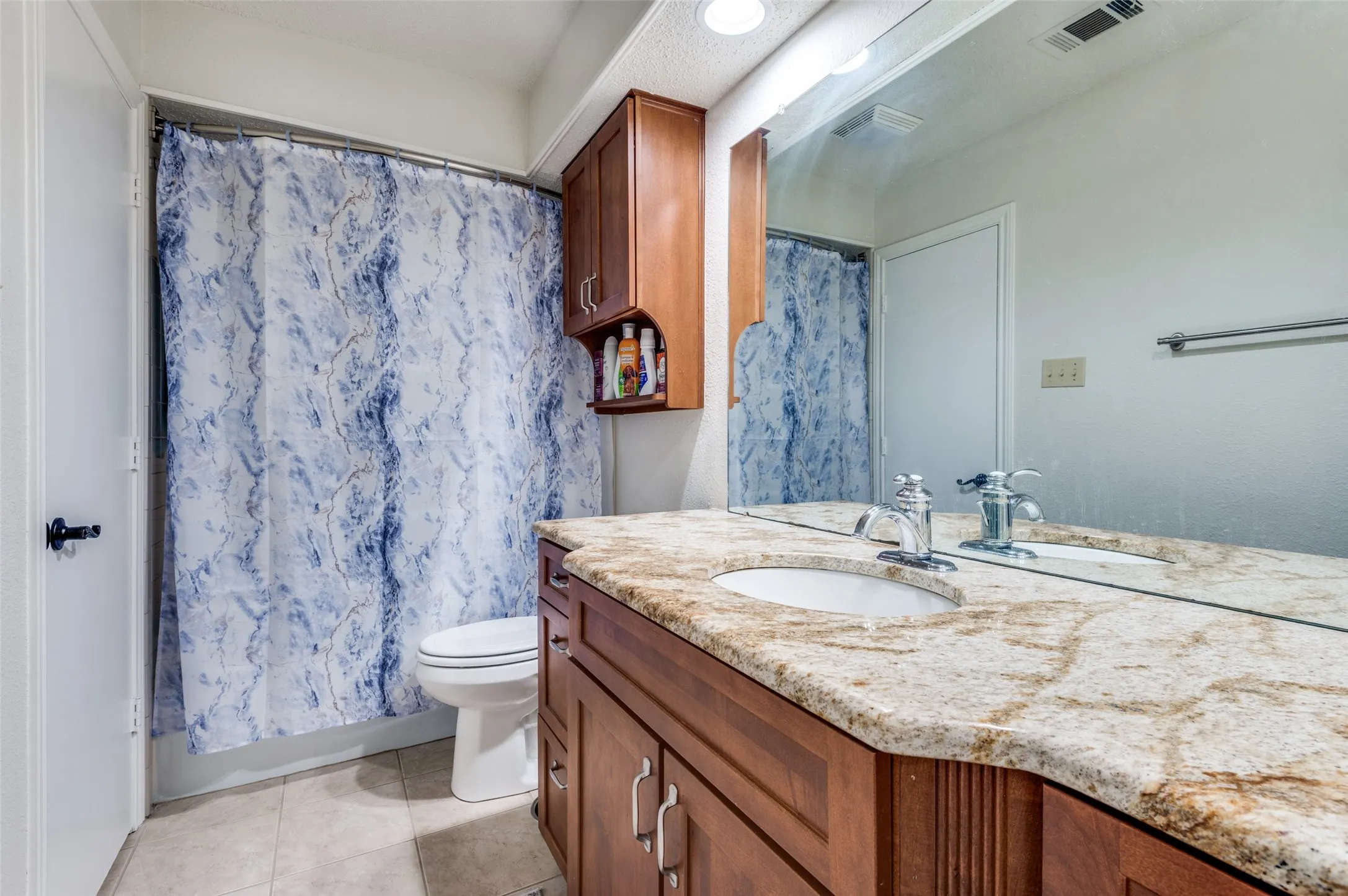 Single Family Residence For Sale in Denton County , 1513 Silverleaf Drive, Carrollton, Texas 75007, 3 Bedrooms, 2 Bathrooms, 2 Garage spaces, 1,960 Sqft, built in 1983, Price $439,000, mls#21225501, Real Estate Agent in Carrollton, Homes For Sale in Denton county, Homes For Sale in Carrollton, Realtor in Carrollton Texas, Real Estate Brokerage Independent Realty Texas, Luminita Cordes Realtor