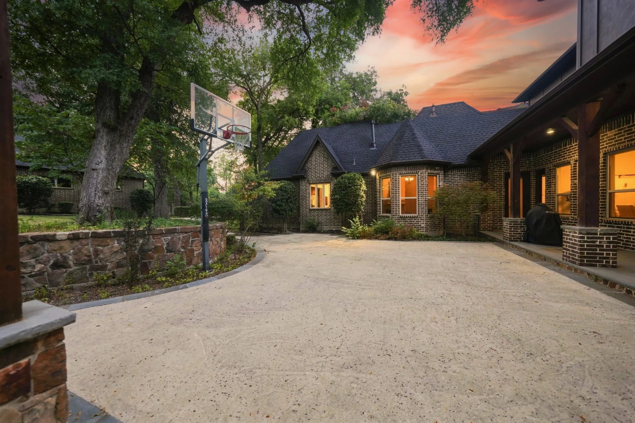 Single Family Residence For Sale in Dallas County , 14907 Lake Forest Drive, Addison, Texas 75254, 4 Bedroom, 5 Bathroom, 10 Garage spaces, 6,631 Sqft, built in 2009, mls#21225495, Real Estate Agent in Addison, Homes For Sale in Dallas county, Homes For Sale in Addison, Realtor in Addison Texas, Real Estate Brokerage Independent Realty Texas, Luminita Cordes Realtor