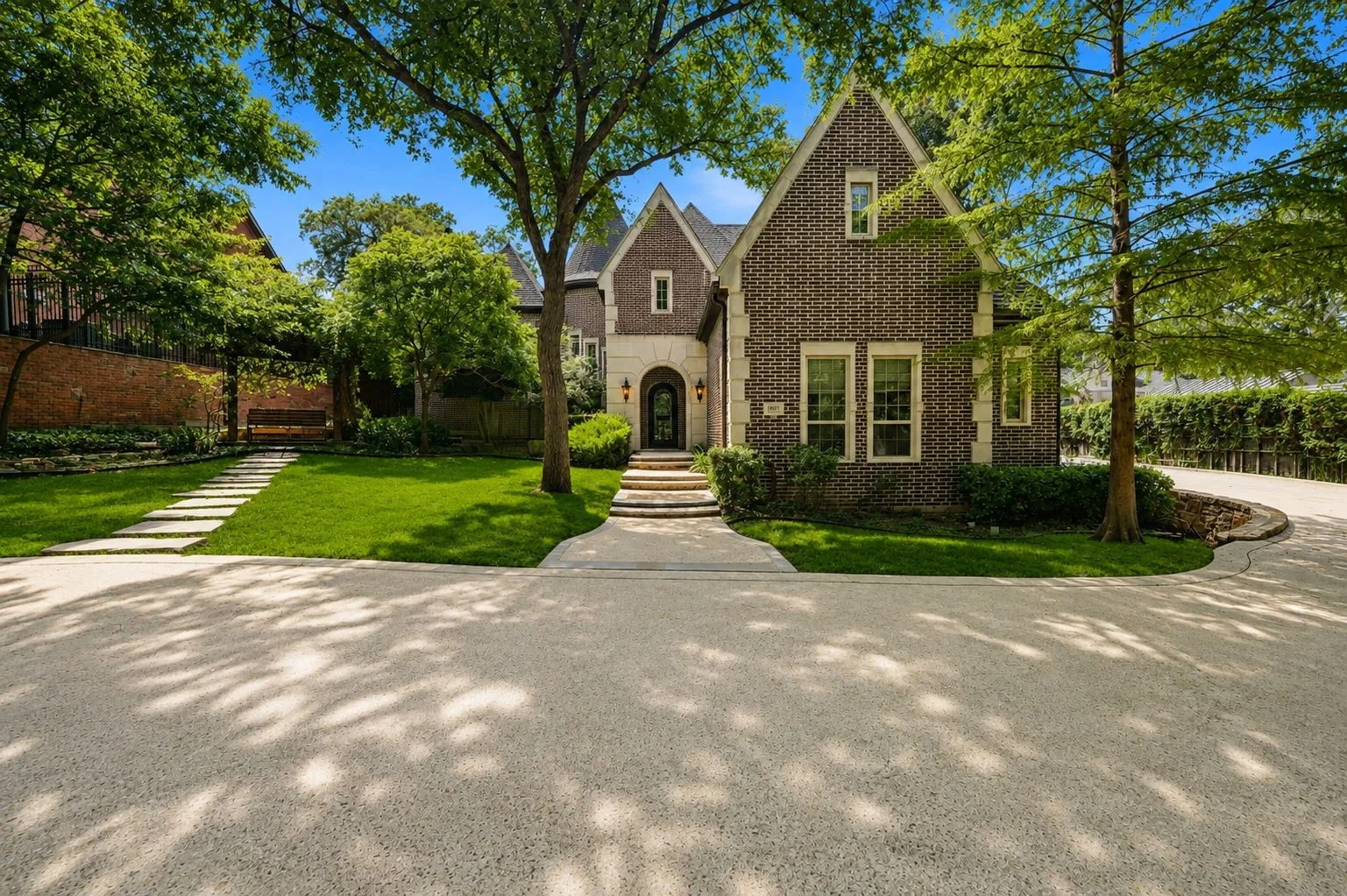 Single Family Residence For Sale in Dallas County , 14907 Lake Forest Drive, Addison, Texas 75254, 4 Bedroom, 5 Bathroom, 10 Garage spaces, 6,631 Sqft, built in 2009, mls#21225495, Real Estate Agent in Addison, Homes For Sale in Dallas county, Homes For Sale in Addison, Realtor in Addison Texas, Real Estate Brokerage Independent Realty Texas, Luminita Cordes Realtor
