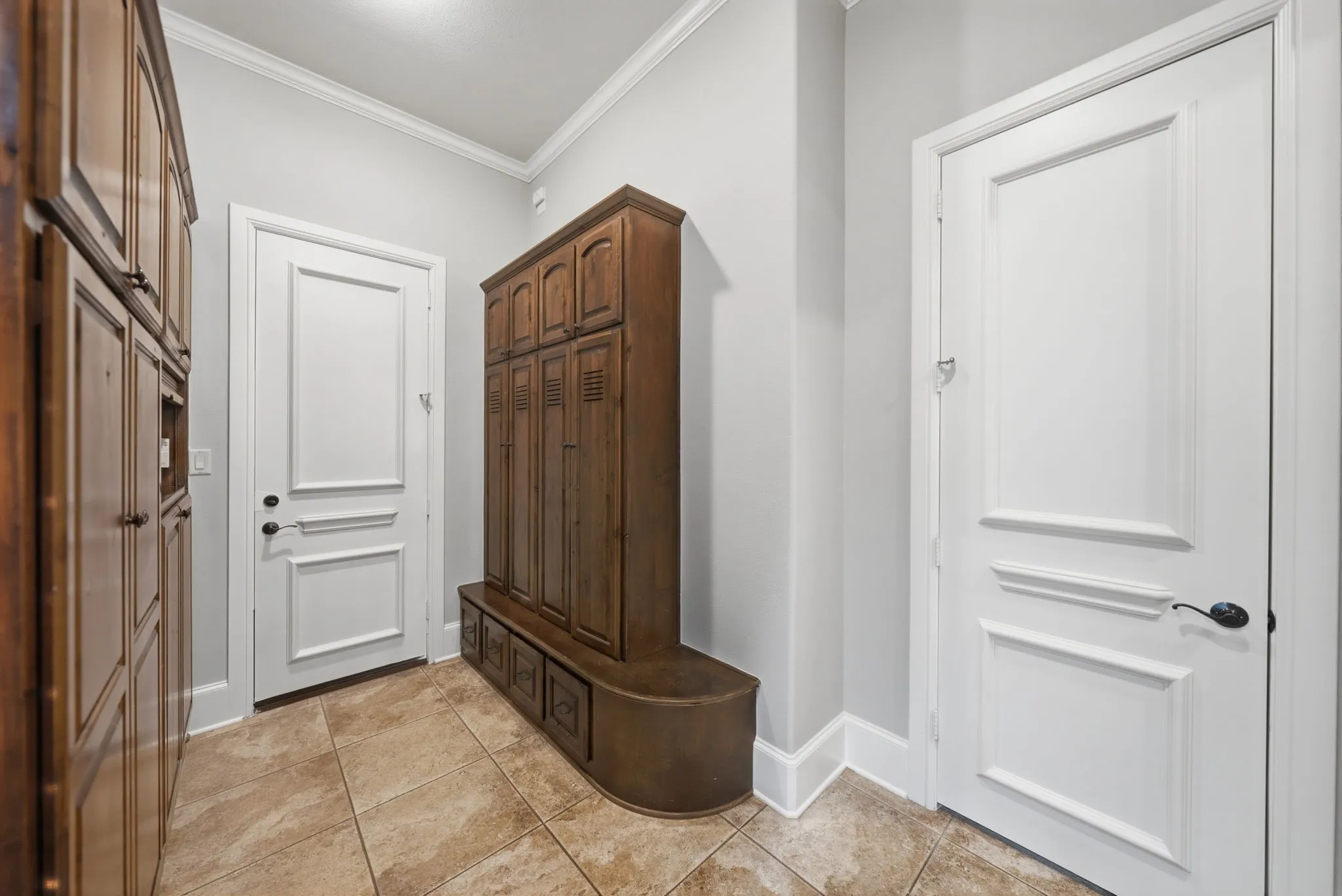 Single Family Residence For Sale in Dallas County , 14907 Lake Forest Drive, Addison, Texas 75254, 4 Bedroom, 5 Bathroom, 10 Garage spaces, 6,631 Sqft, built in 2009, mls#21225495, Real Estate Agent in Addison, Homes For Sale in Dallas county, Homes For Sale in Addison, Realtor in Addison Texas, Real Estate Brokerage Independent Realty Texas, Luminita Cordes Realtor