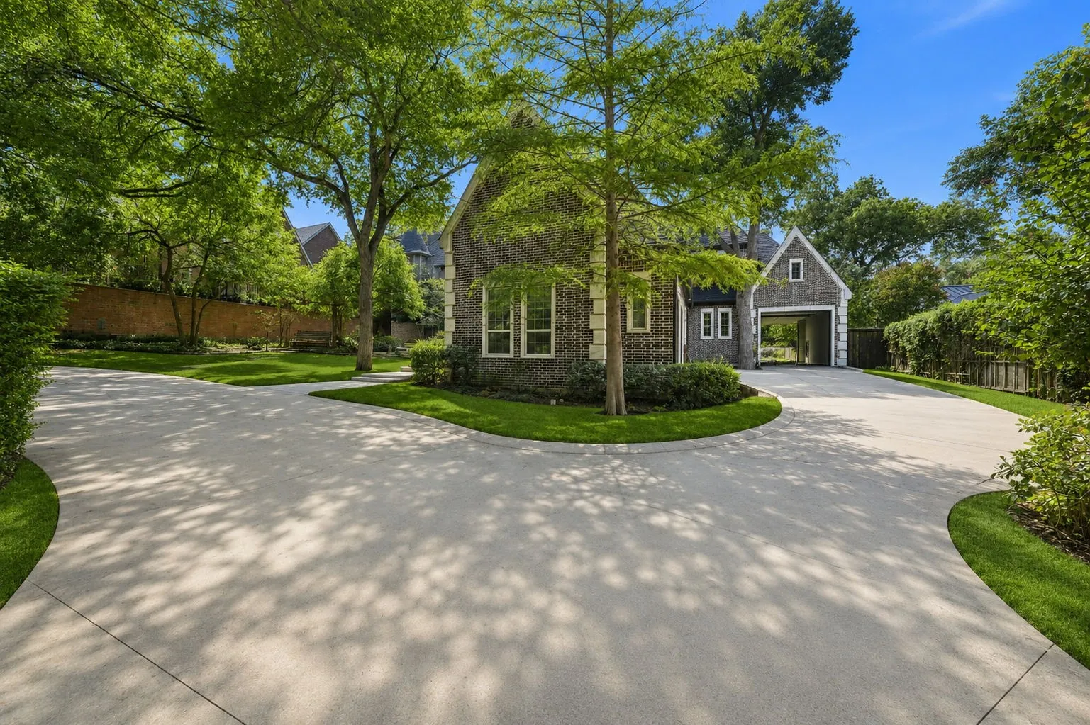 Single Family Residence For Sale in Dallas County , 14907 Lake Forest Drive, Addison, Texas 75254, 4 Bedroom, 5 Bathroom, 10 Garage spaces, 6,631 Sqft, built in 2009, mls#21225495, Real Estate Agent in Addison, Homes For Sale in Dallas county, Homes For Sale in Addison, Realtor in Addison Texas, Real Estate Brokerage Independent Realty Texas, Luminita Cordes Realtor