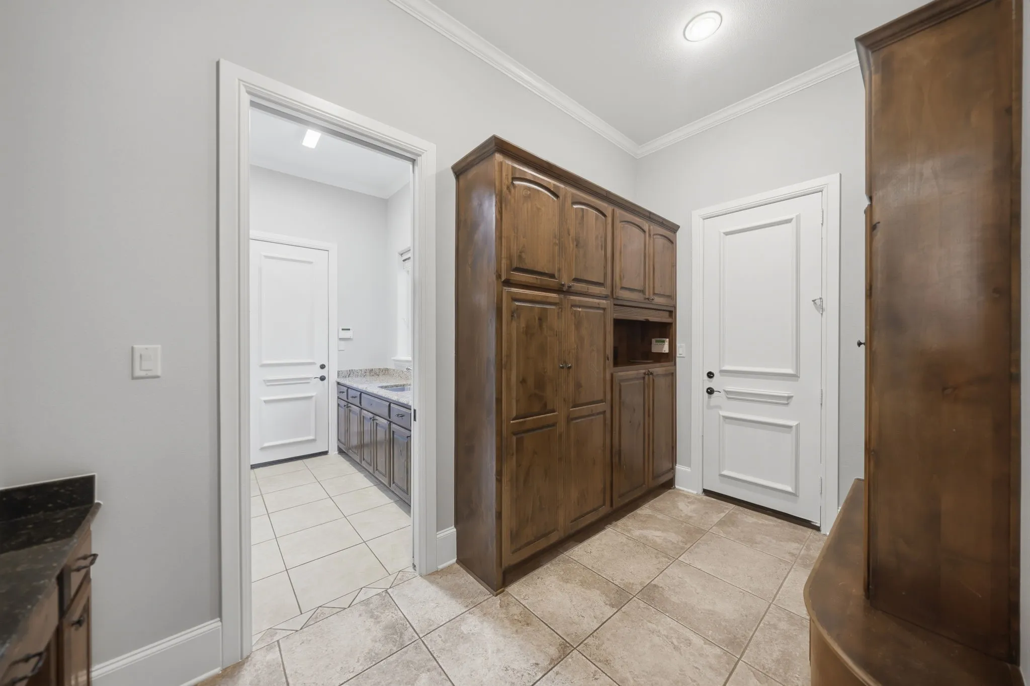 Single Family Residence For Sale in Dallas County , 14907 Lake Forest Drive, Addison, Texas 75254, 4 Bedroom, 5 Bathroom, 10 Garage spaces, 6,631 Sqft, built in 2009, mls#21225495, Real Estate Agent in Addison, Homes For Sale in Dallas county, Homes For Sale in Addison, Realtor in Addison Texas, Real Estate Brokerage Independent Realty Texas, Luminita Cordes Realtor