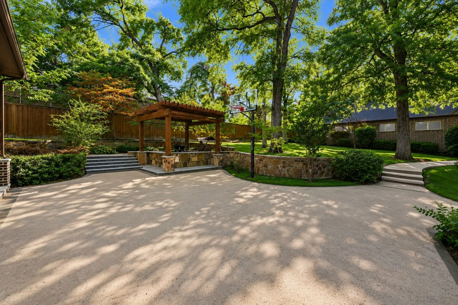 Single Family Residence For Sale in Dallas County , 14907 Lake Forest Drive, Addison, Texas 75254, 4 Bedroom, 5 Bathroom, 10 Garage spaces, 6,631 Sqft, built in 2009, mls#21225495, Real Estate Agent in Addison, Homes For Sale in Dallas county, Homes For Sale in Addison, Realtor in Addison Texas, Real Estate Brokerage Independent Realty Texas, Luminita Cordes Realtor